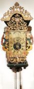 Niederländisch, 18. Jh., Stuhluhr. Das Zifferblatt mit römischen Zahlen, unten mit einem Putto, oben