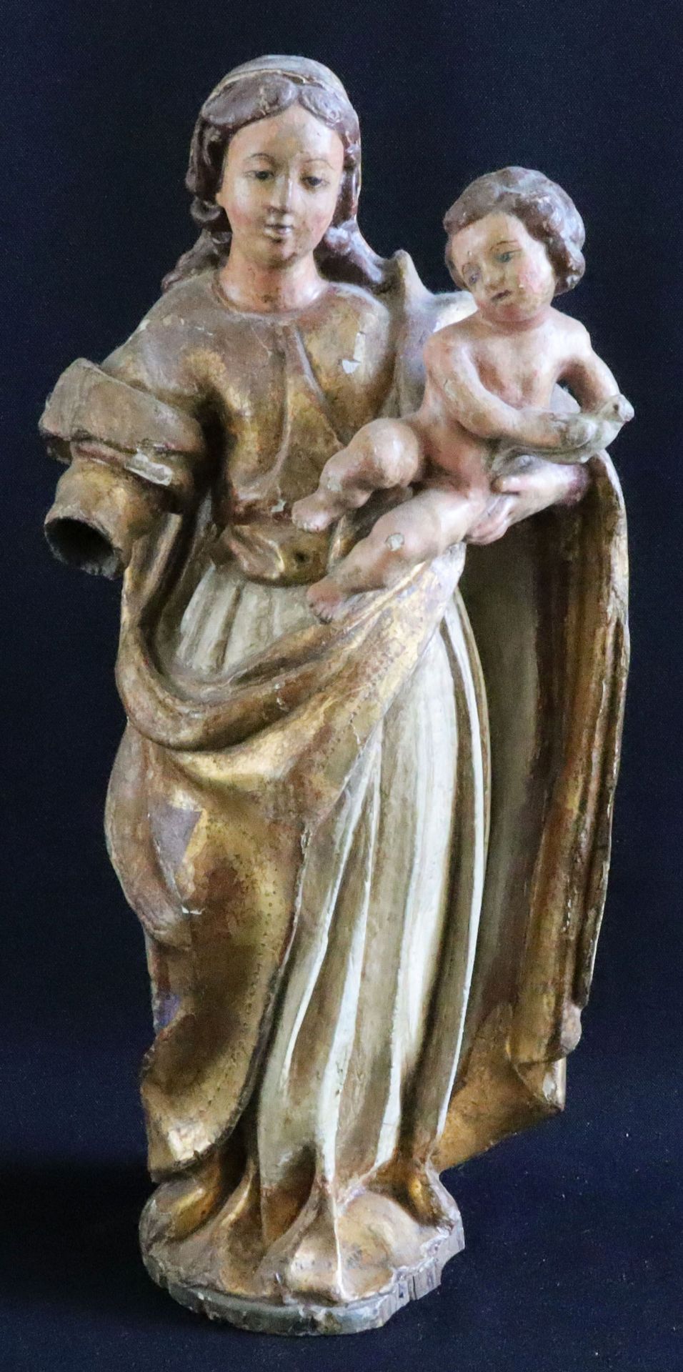 Madonnenfigur, 18. Jh., Holz, farbige Fassung: Maria mit dem Jesusknaben im Arm in weitem Kleid