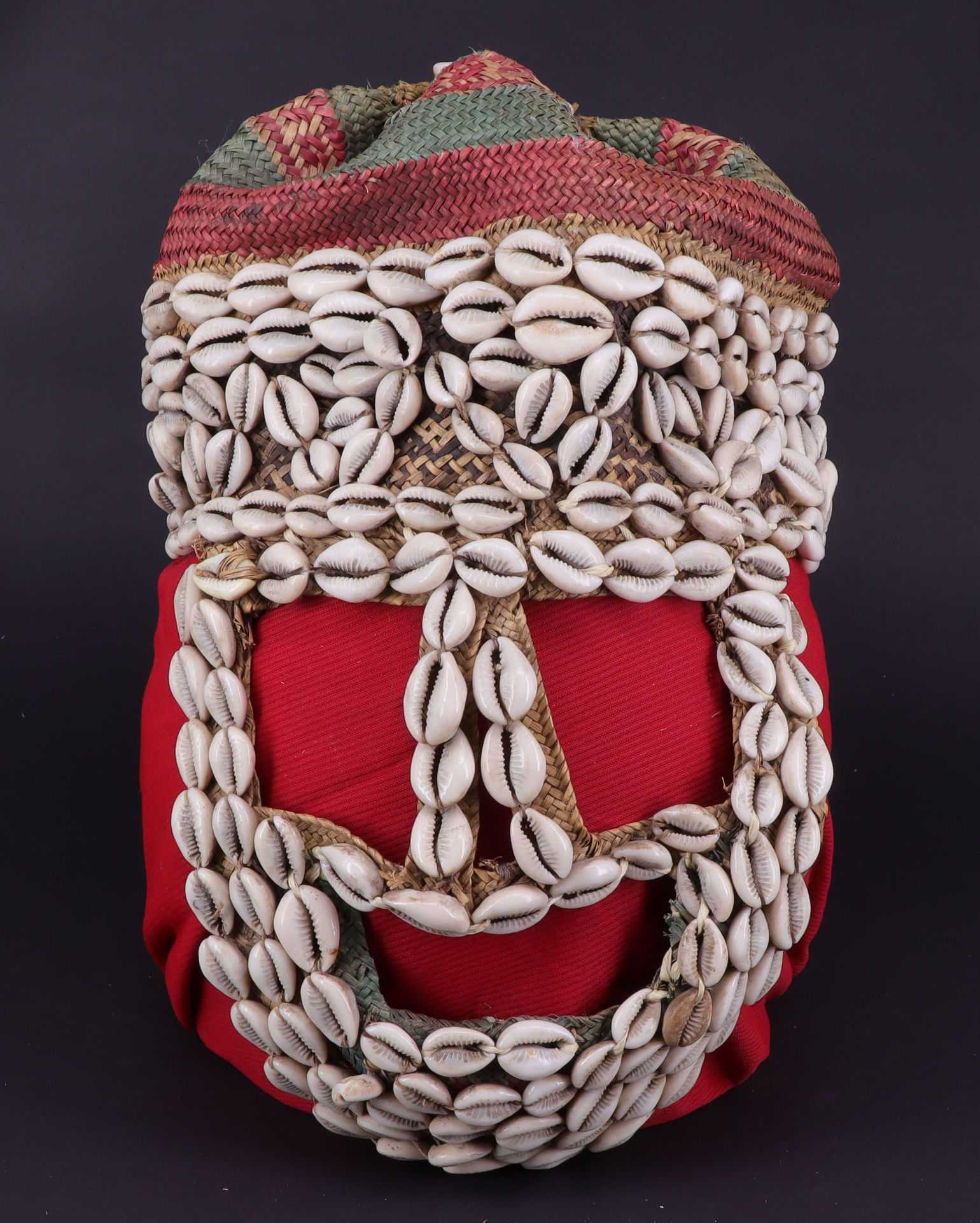 Tansania, Maske, um 1910, mit Kauri-Muscheln (erworben in der ehemaligen Kolonie Deutsch-Ostafrika