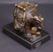 Kolonialzeit, Elefant mit Sattel, Bronze, Elefant 10 x 7 x 5,5 cm, auf Steinsockel montiert, H. insg