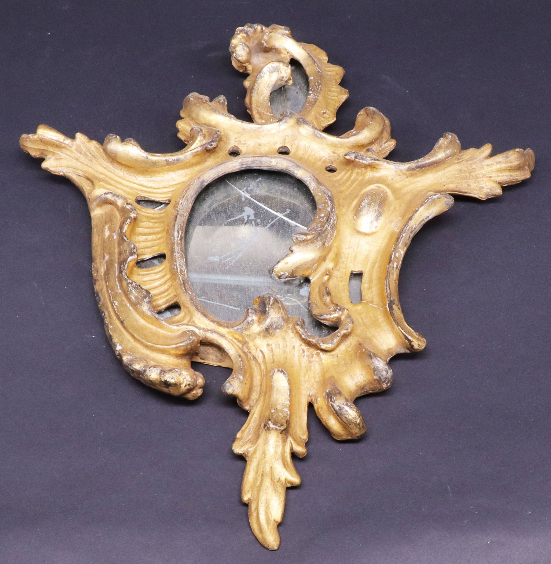 Paar Appliken, Barock, 18. Jh., Holz, vergoldet, mit Spiegel, geschnitzte rocaillenartige - Image 3 of 4