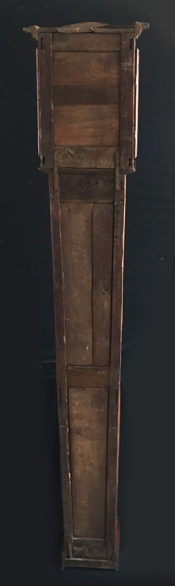 Standuhr, um 1800, in Holzgehäuse, das sich nach unten leicht verjüngt, einfaches Uhrwerk mit - Image 7 of 8