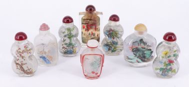 Konvolut bestehend aus 8 chinesischen Flakons, milchiges Glas mit feiner, bunter Innenwandmalerei, H