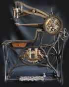 Schusternähmaschine "Anker", sewing machine for shoemaking, 19. Jh., Gusseisengestell, kleine Holzsc