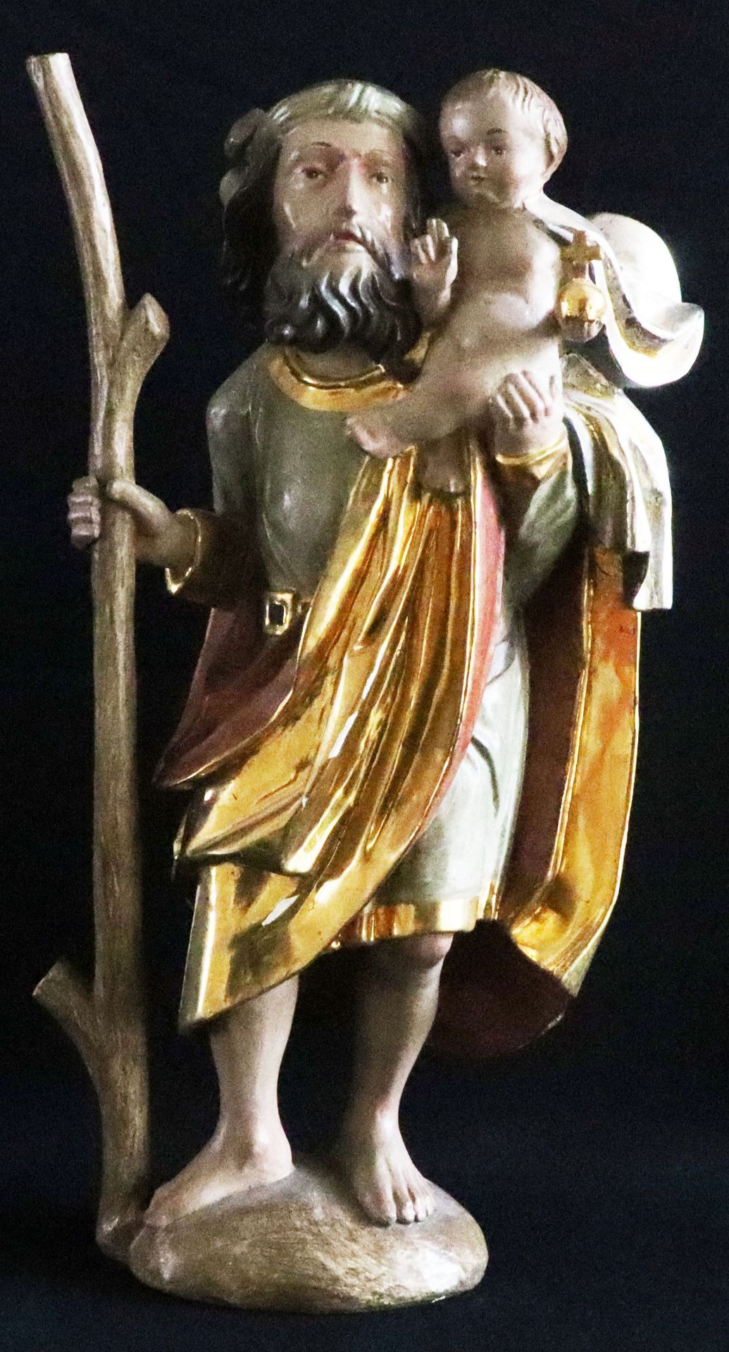 Hl. Christopherus, geschnitzte Figur mit farbiger Fassung und Vergoldung, H. 48 cm, teils kleine