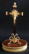 Kleines Kruzifix, wohl Frankreich, um 1800, Holzkreuz auf ovalem Sockel mit Jesus als Gekreuzigtem s