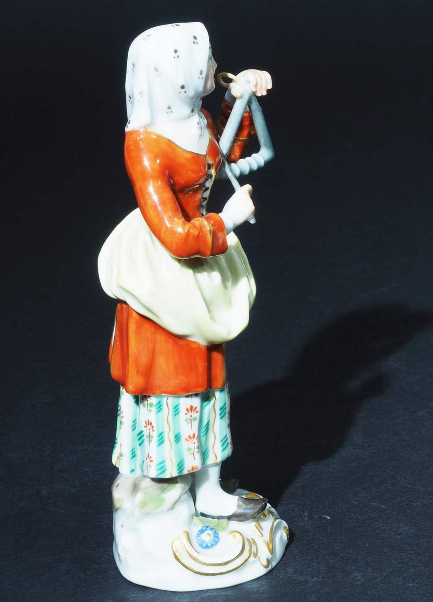 Pariser Ausrufer "Mädchen mit Triangel". MEISSEN, nach 1954, 1. Wahl. Modell Nr. 60239. Modell v - Bild 3 aus 7