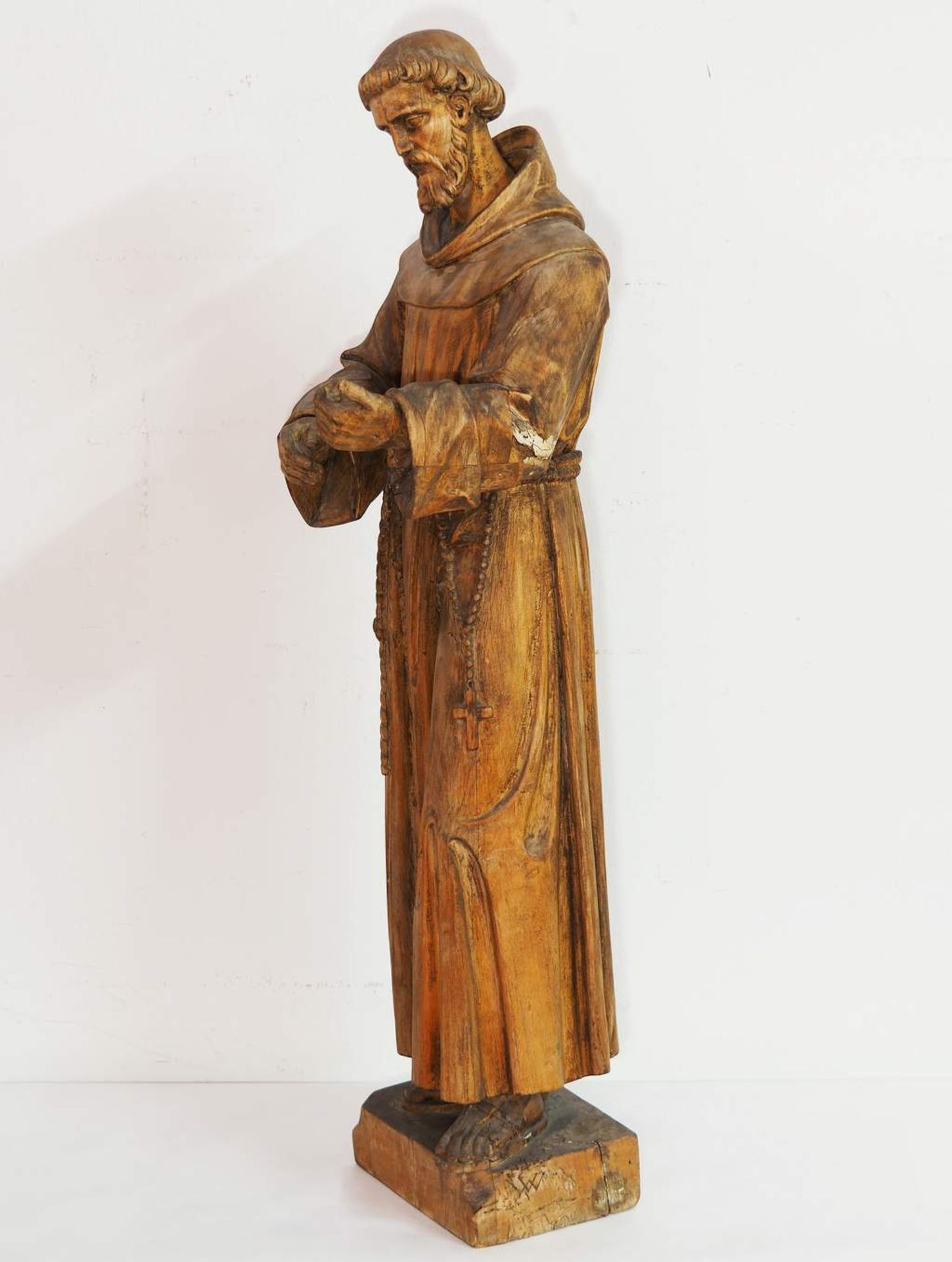 Heiliger Antonius von Padua. Süddeutschland, 19. Jahrhundert. Lindenholz geschnitzt, braun gewachs - Image 5 of 7