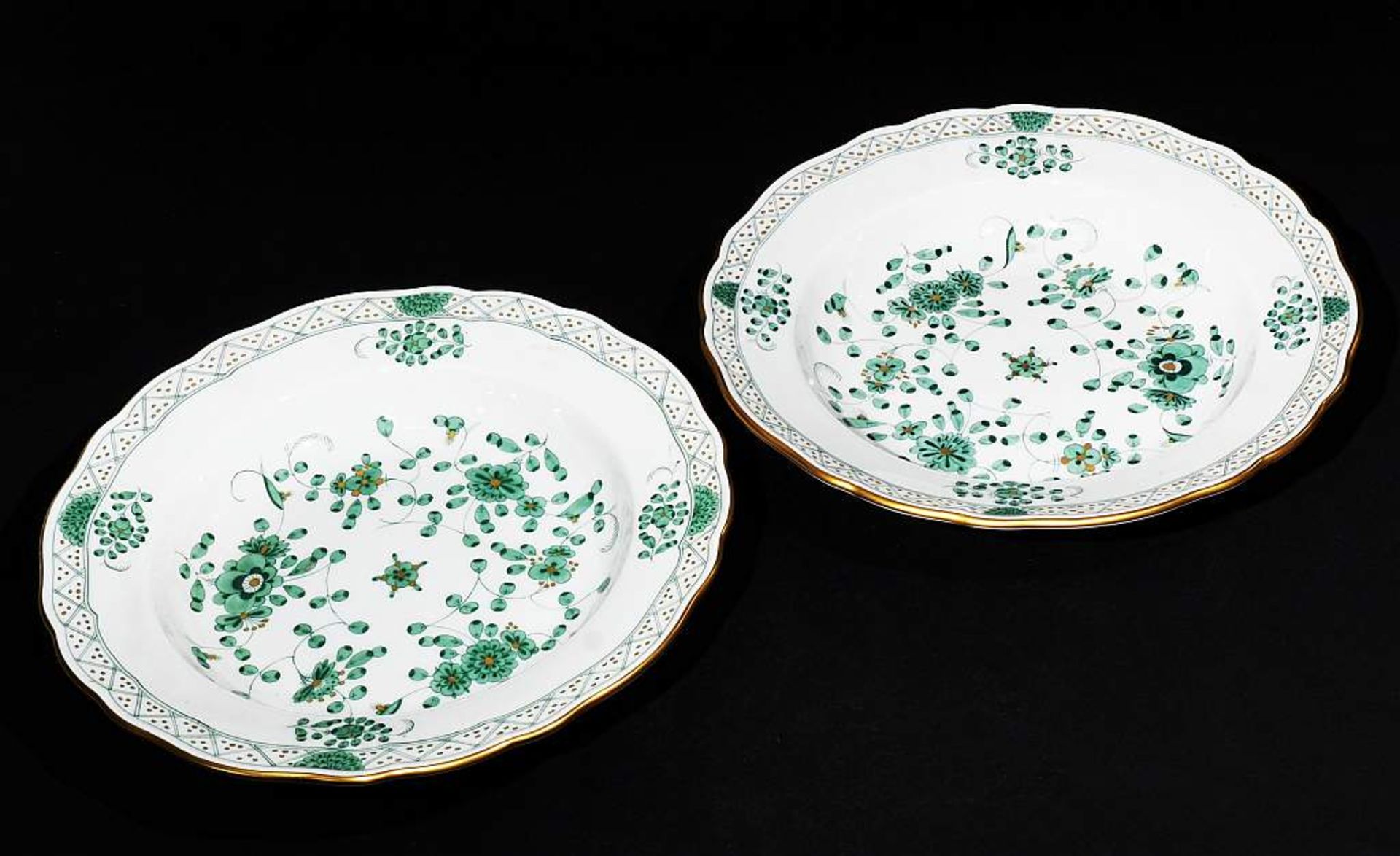 Zwei Suppenteller. MEISSEN, 1980. Camaiuemalerei in Grün, gold staffiert, Dekor "Indisch Blume" - Image 3 of 5