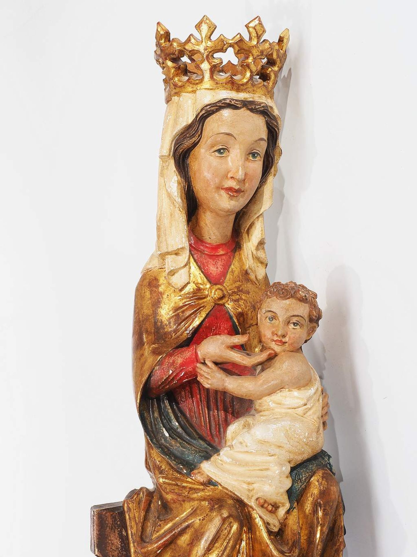 Bekrönte Madonna mit Kind auf Wandsockel, verso gehöhlt. Holzschnitzer Vitus Bergler, 1911 - 1 - Image 5 of 7