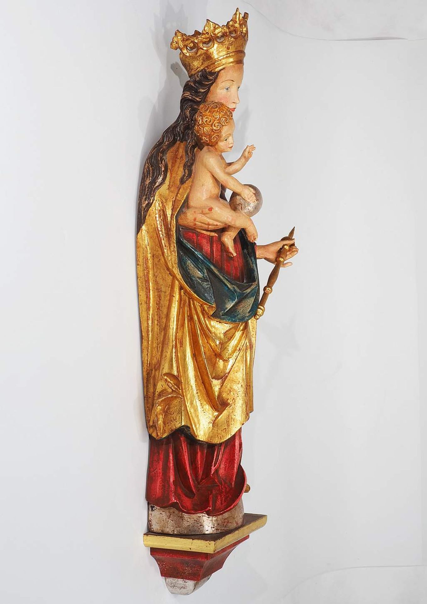 Bekrönte Madonna, auf dem Arm den Jesusknaben mit Weltkugel und in der linken Hand das Zepter hal - Image 4 of 7