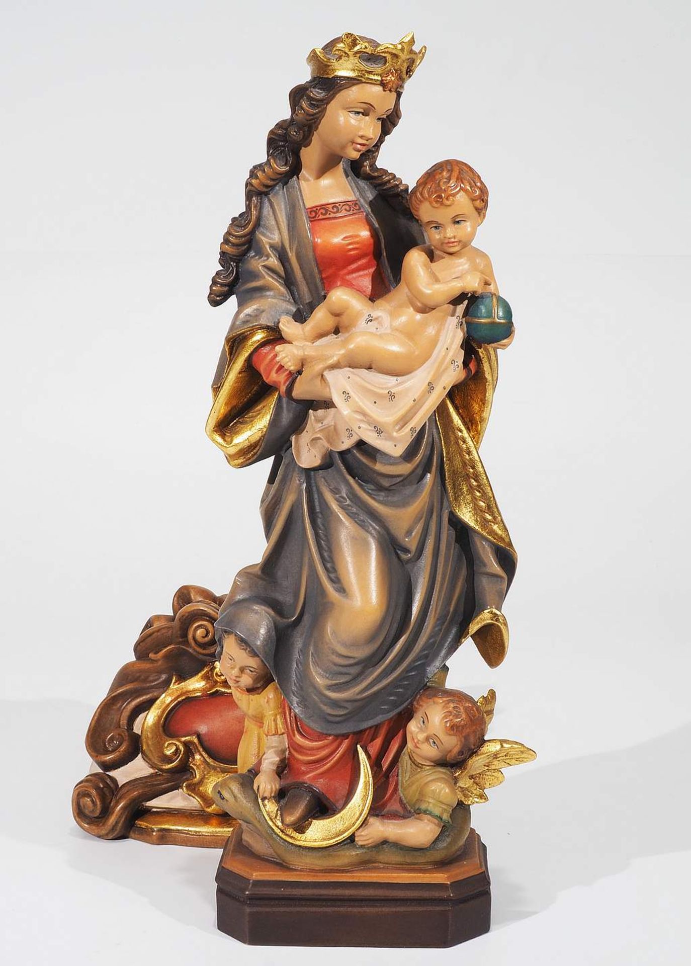 Bekrönte Madonna mit Kind auf der Mondsichel. 20./21. Jahrhundert. Nach alter Vorlage geschnitzt, - Image 3 of 6