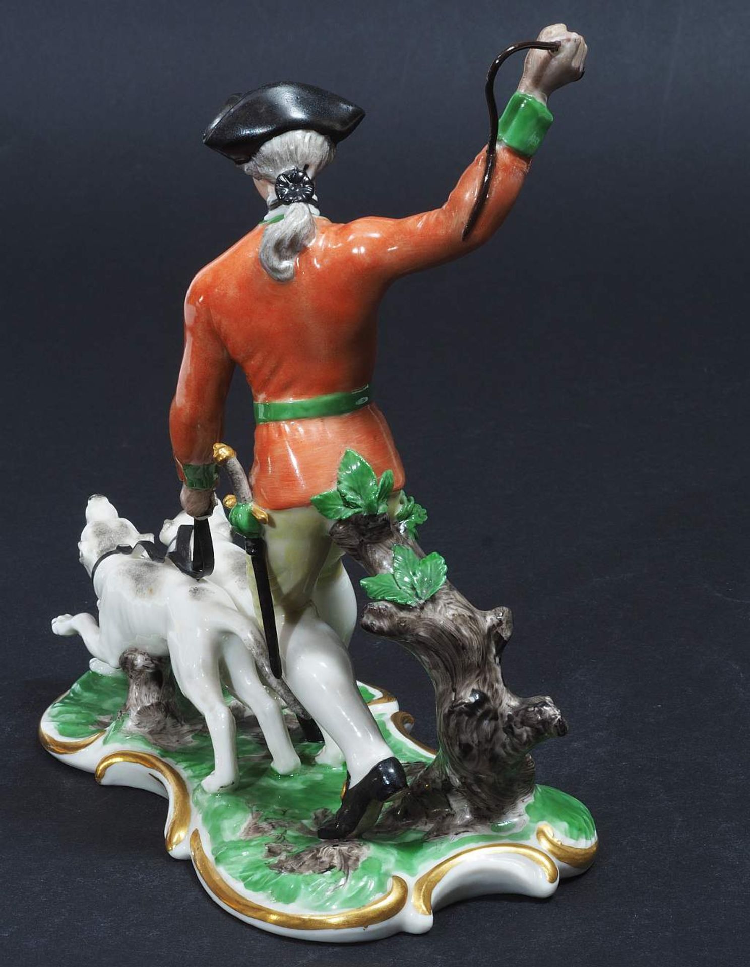 Figurengruppe "Piqueur mit Hunden". NYMPHENBURG, Modell Theodor Kärner, Erstausformung 1914, Mo - Bild 5 aus 8