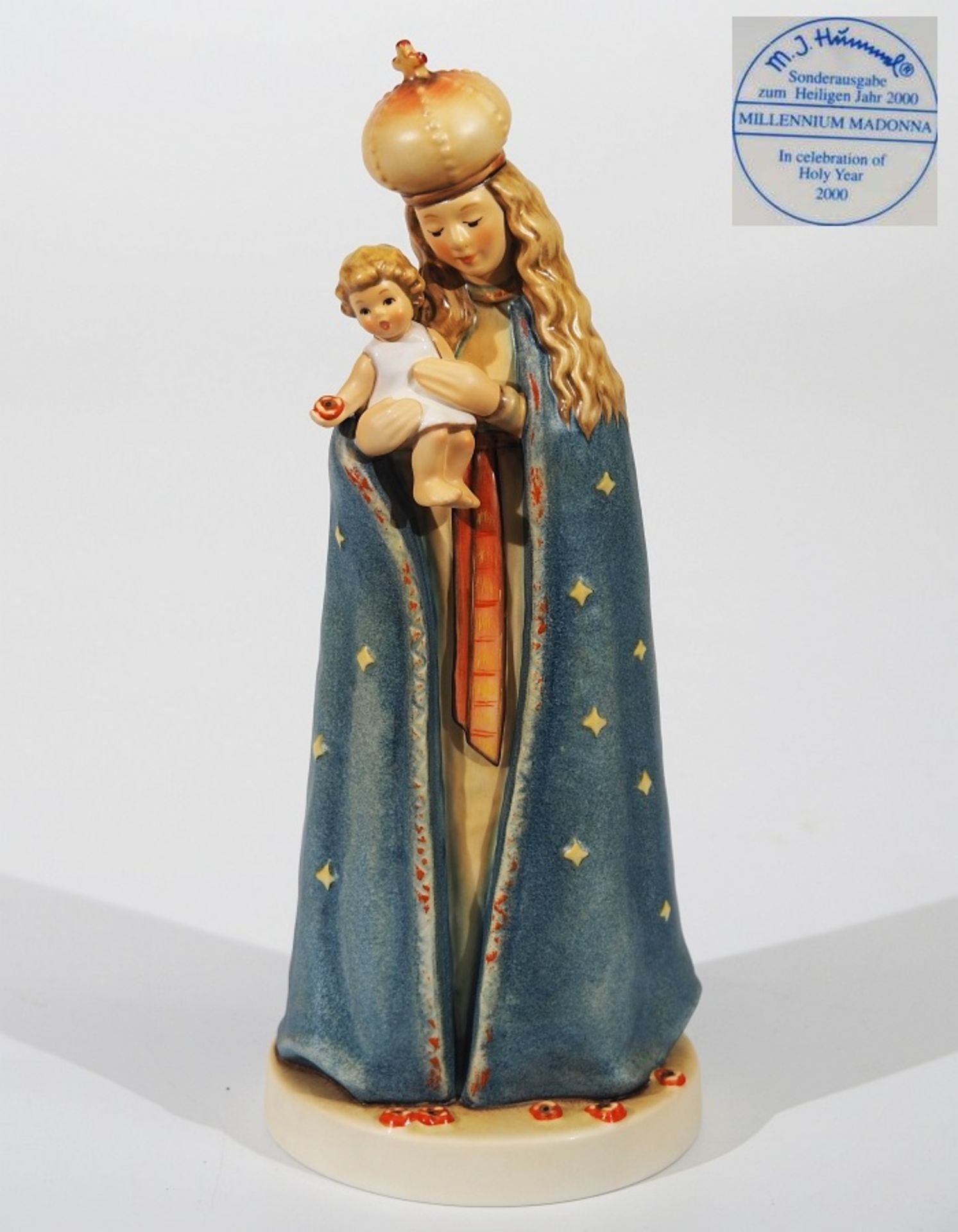 Millenium Madonna, M.J. HUMMEL. Limitierte Edition von 7.500 Stück. Stehende Madonna mit Kind, K