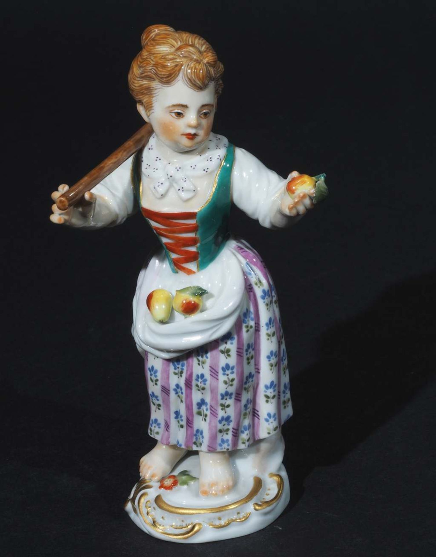 Gärtnerkind mit Stab und Obst. MEISSEN, 1980, 1. Wahl. Modell Nr. 60349. Modell von Johann Joac - Image 2 of 8