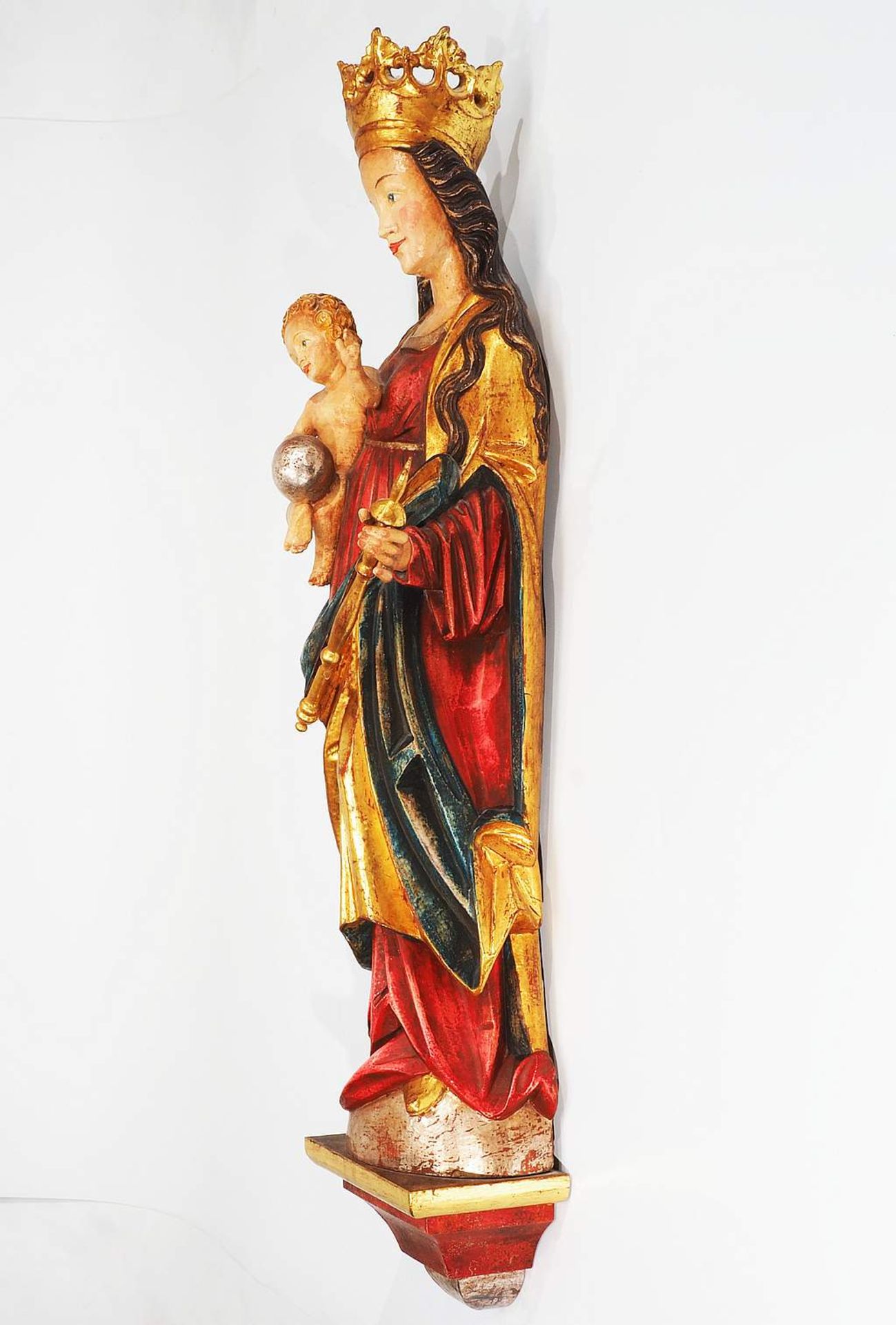 Bekrönte Madonna, auf dem Arm den Jesusknaben mit Weltkugel und in der linken Hand das Zepter hal - Image 3 of 7