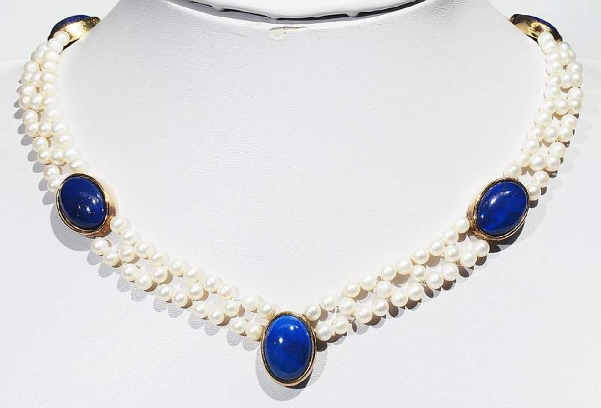 Collier mit kleinen Perlen und Lapis Lazuli Besatz. 925er Silber vergoldet. Länge ca. 45,5 cm. - Image 2 of 7