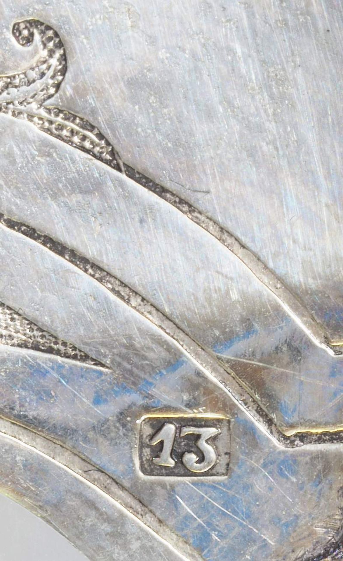 1) Pastetenheber mit Beinhandhabe, 13lötges Silber, Laffe dünnwandig getrieben mit fein geätztem - Bild 6 aus 6