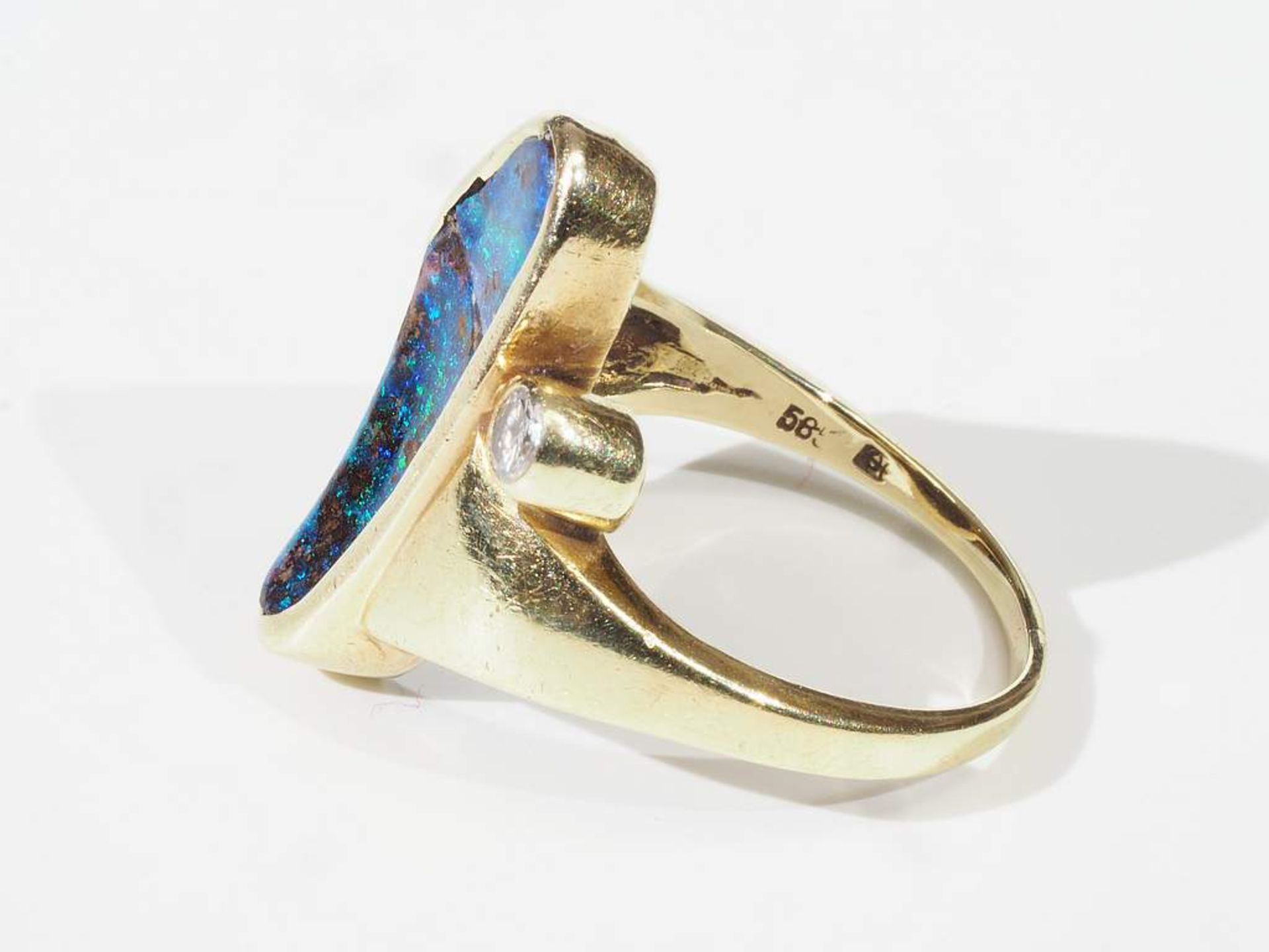 Ring mit Boulder-Opal und kleinem Brillant von 0,10 ct. H/vs. 585er Gelbgold, natürlicher Opal - Image 4 of 7