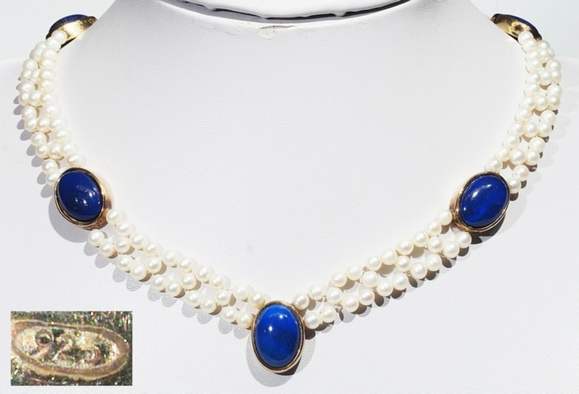 Collier mit kleinen Perlen und Lapis Lazuli Besatz. 925er Silber vergoldet. Länge ca. 45,5 cm.