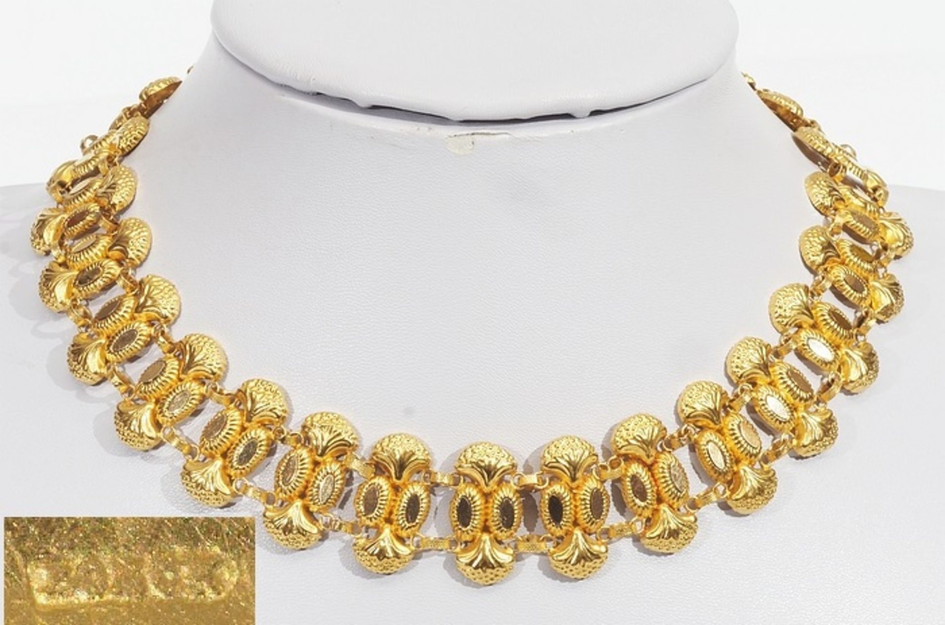 BIEDERMEIER Collier, um 1860. Geprüft mit RFA (Röntgenfluoreszenz-Analyse). 830er Gelbgold, Punze