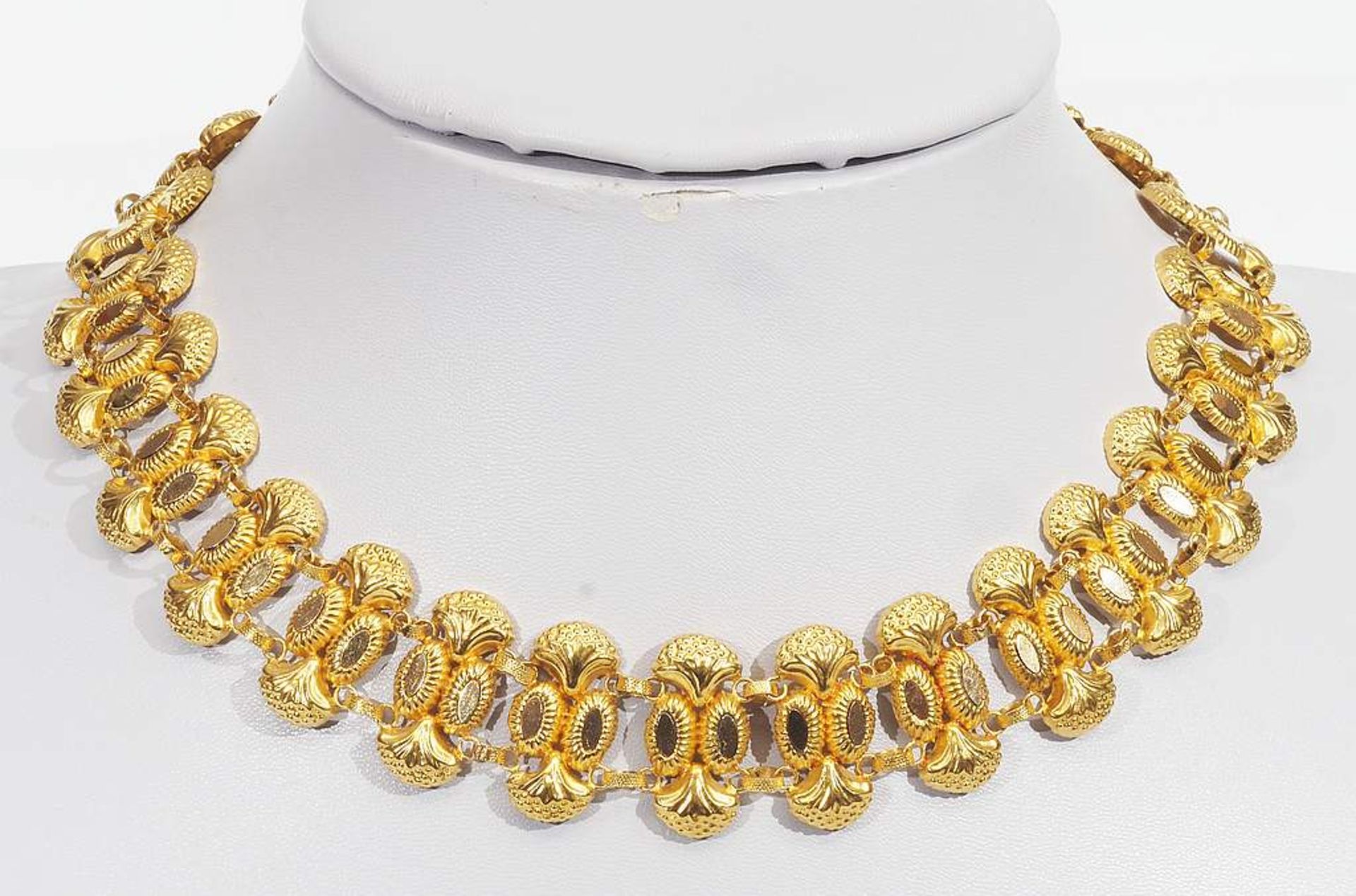 BIEDERMEIER Collier, um 1860. Geprüft mit RFA (Röntgenfluoreszenz-Analyse). 830er Gelbgold, Punze - Image 2 of 6