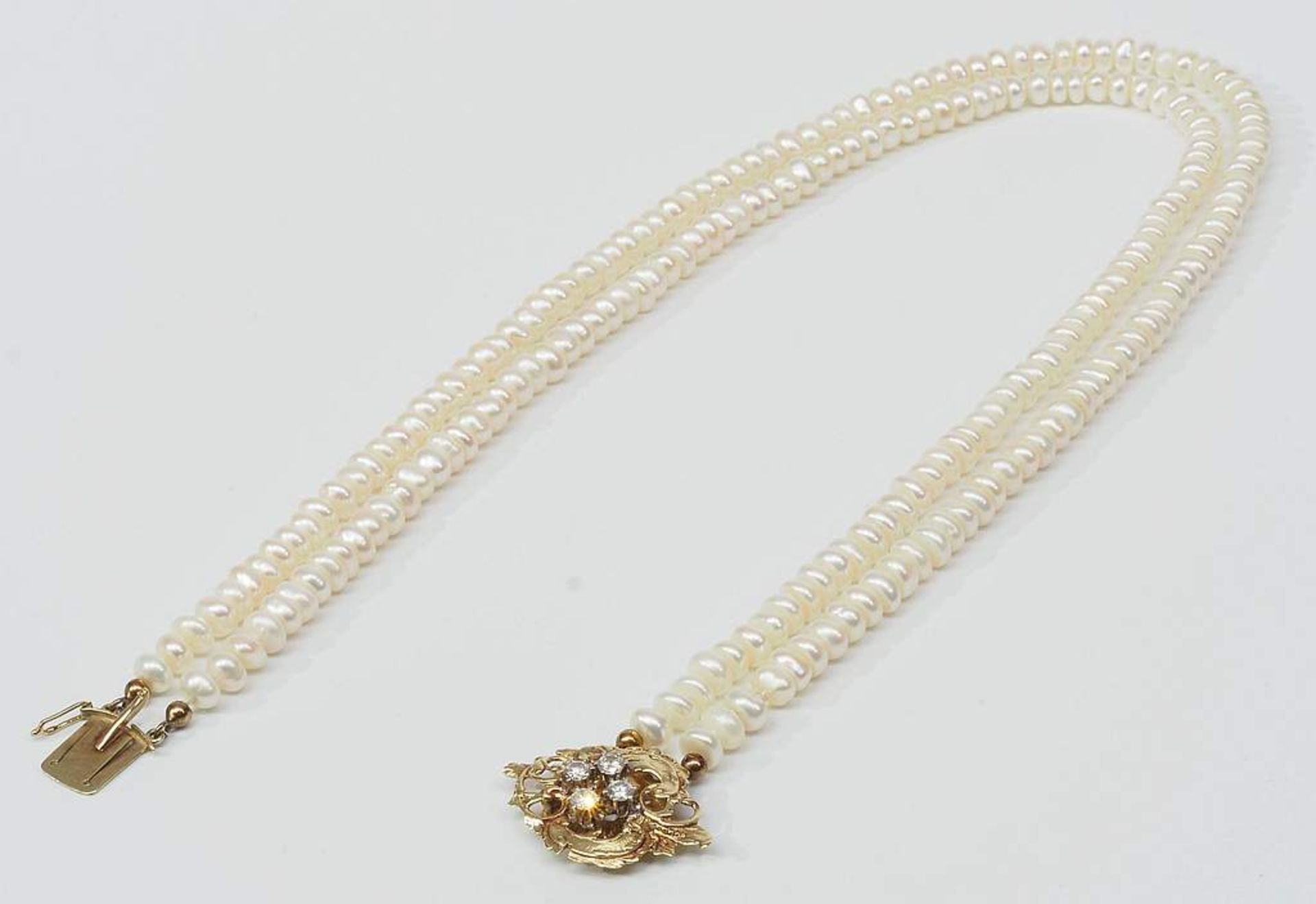Zweireihige Süsswasser-Perlenkette mit Schmuckschließe, 585er Gelbgold, mit vier Brillanten von - Image 6 of 8