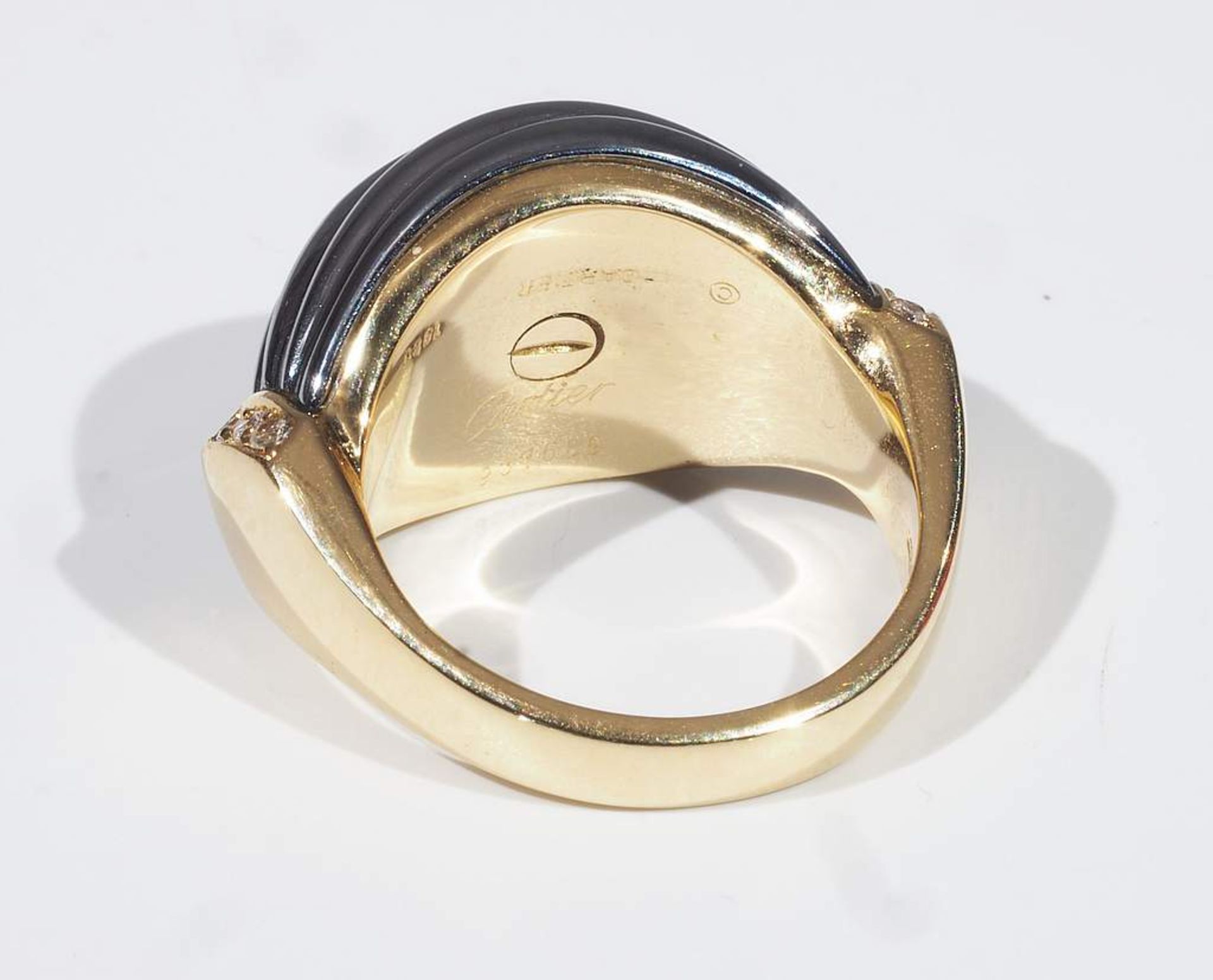 CARTIER Ring mit mittig geschnittenem Hämatit und seitlichen Diamanten von zusammen ca. 0,10 ct. G - Image 5 of 10