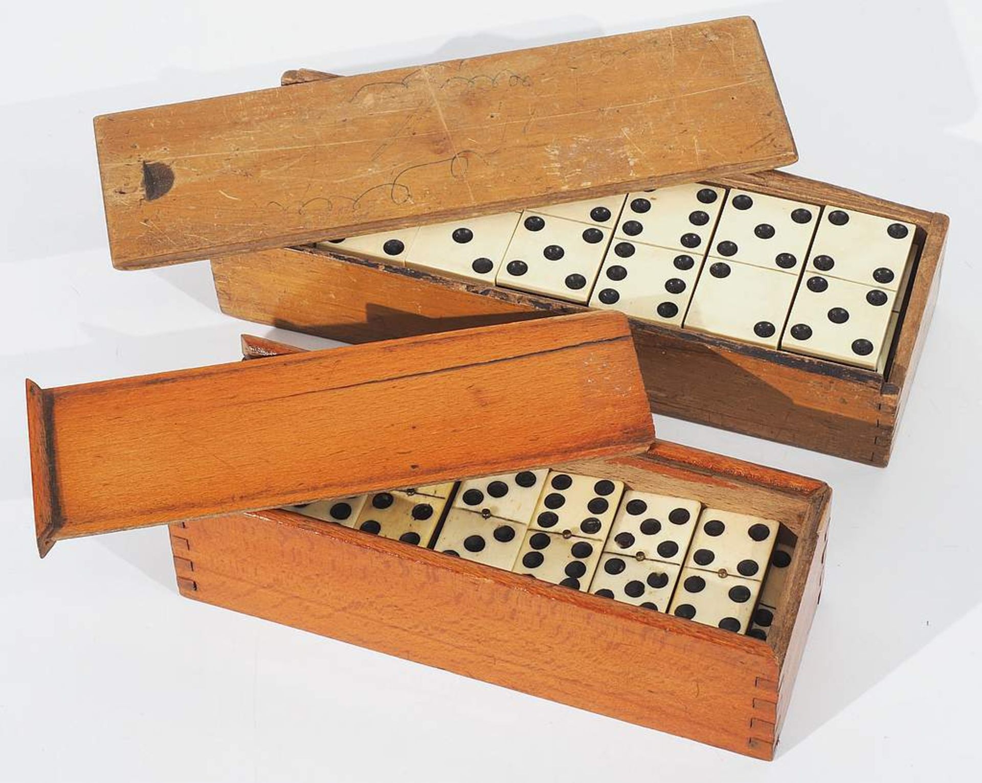 Zwei Dominospiele, Deutsch 19. Jahrhundert. Jeweils in Holzschatulle mit Schiebedeckel, zahlreic - Image 4 of 5