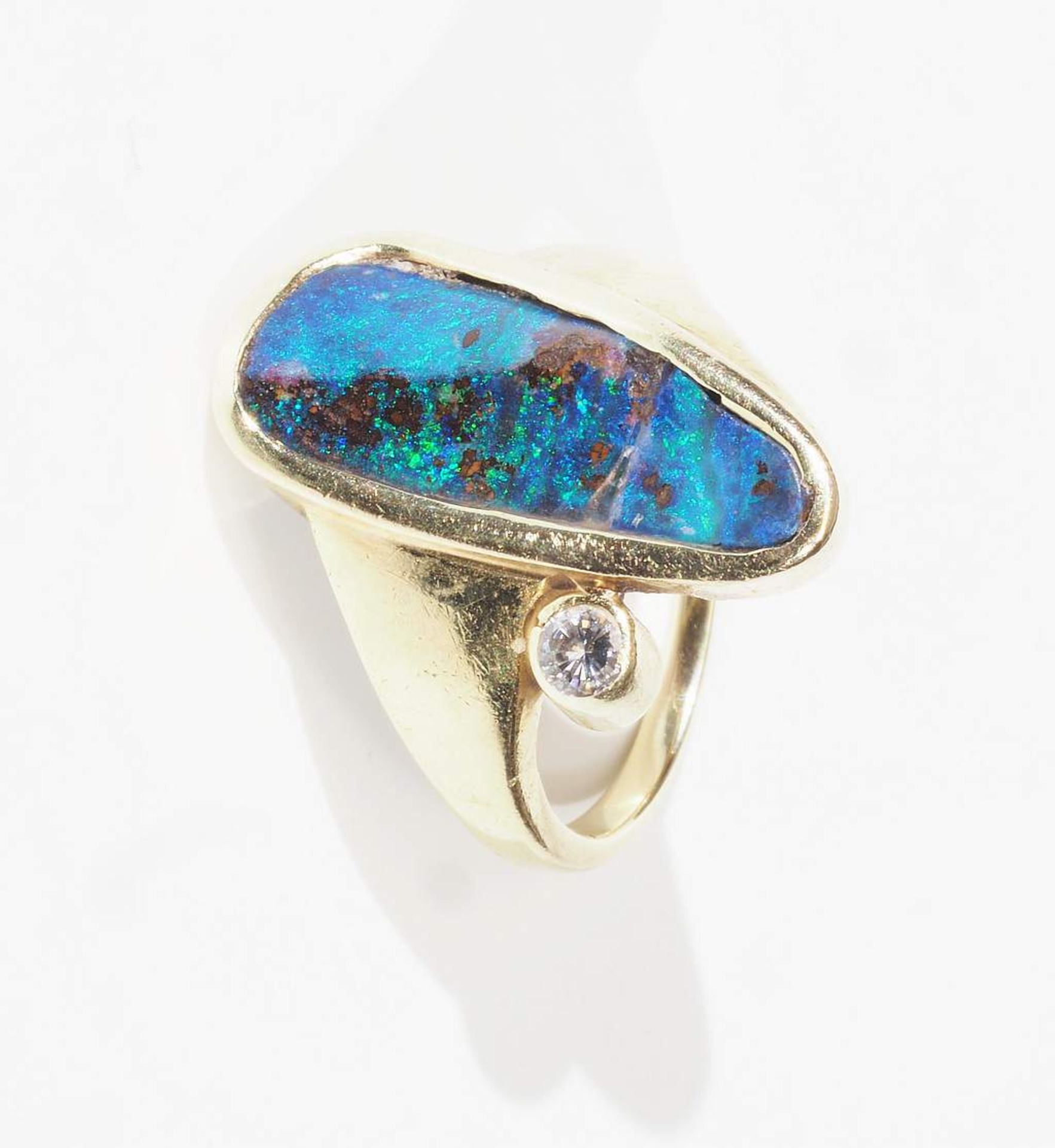 Ring mit Boulder-Opal und kleinem Brillant von 0,10 ct. H/vs. 585er Gelbgold, natürlicher Opal - Image 2 of 7