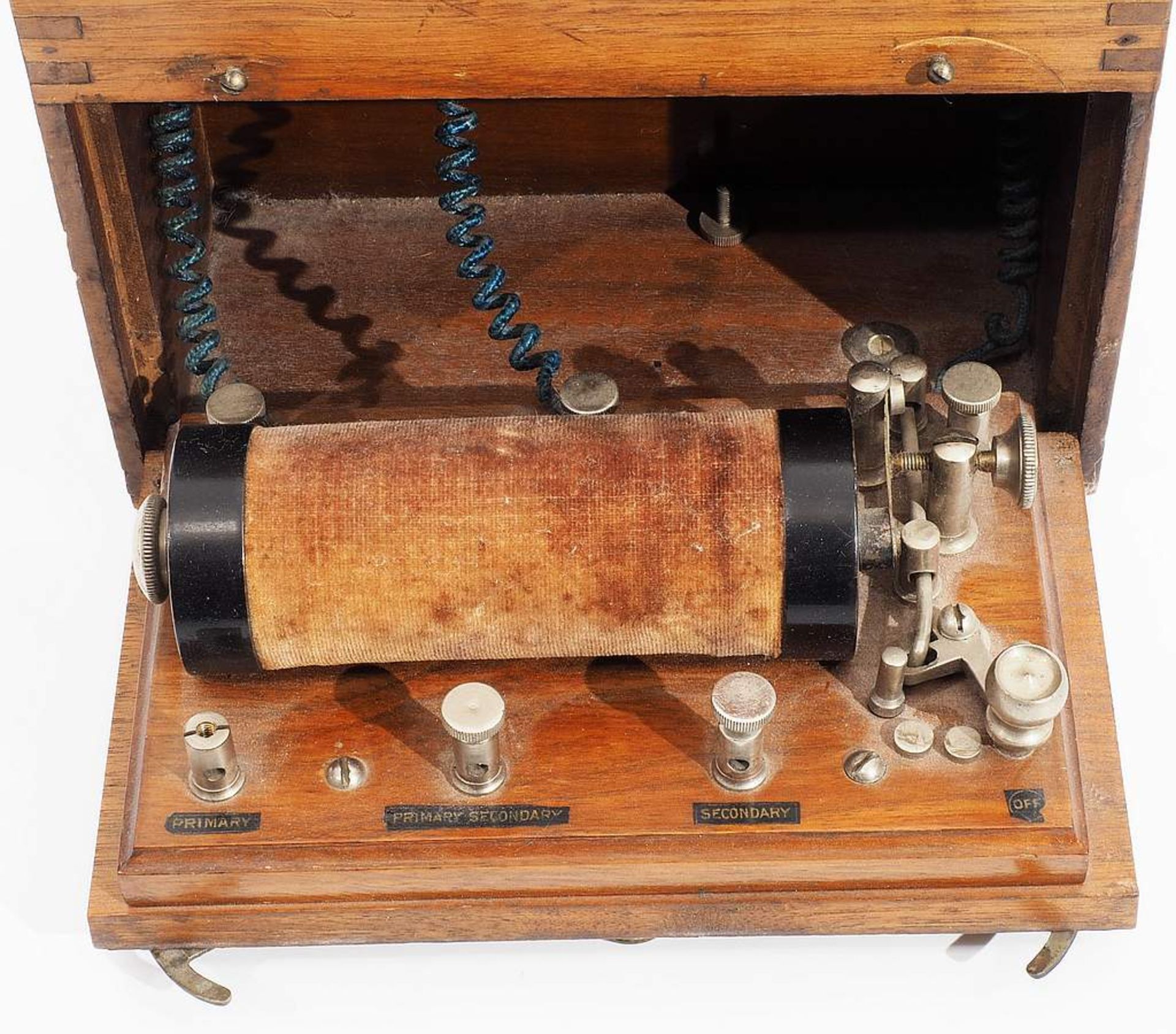 Medizinisches Messgerät, England 19. Jahrhundert. Nußbaum-Schatulle, nach vorne und oben aufklap - Image 4 of 7