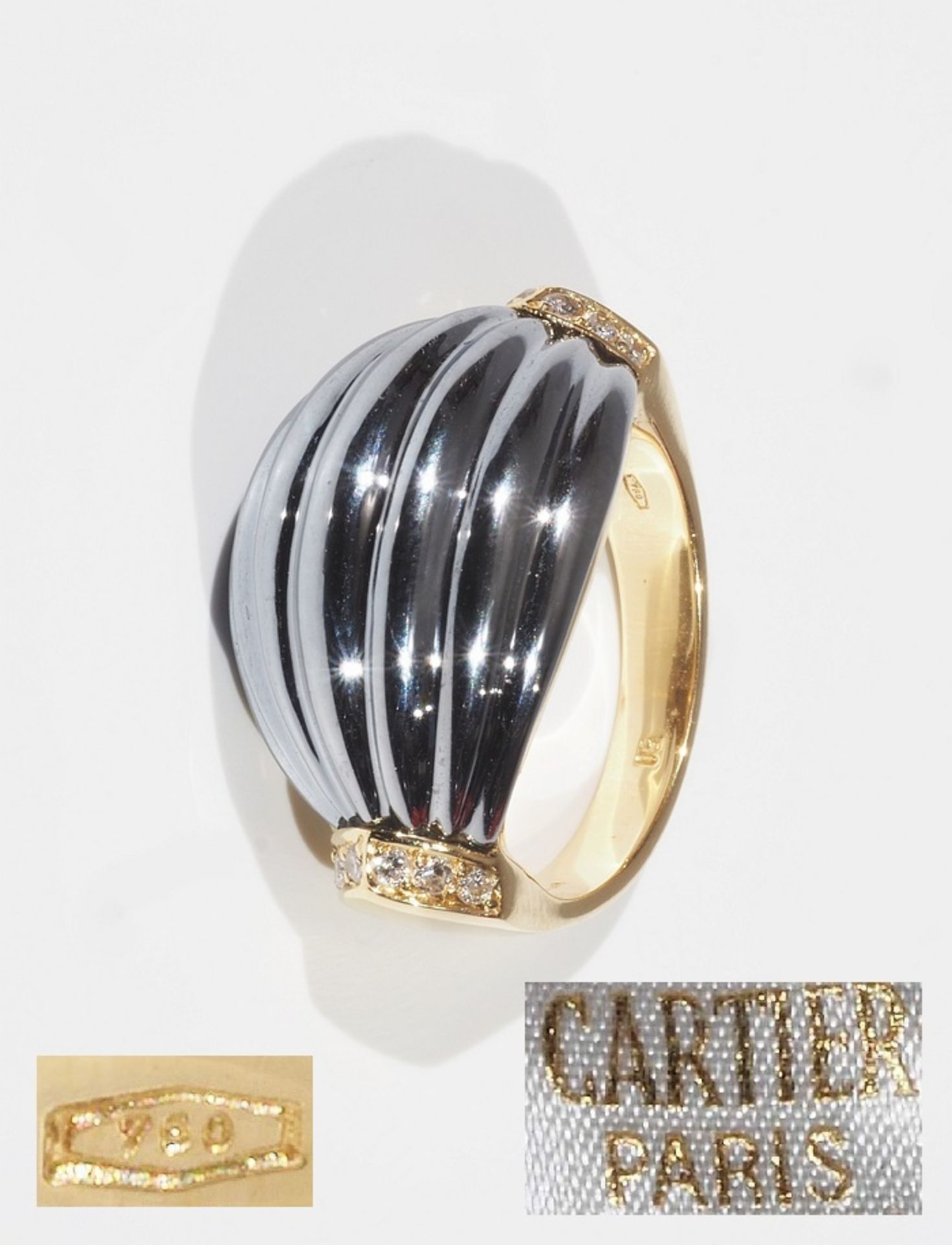 CARTIER Ring mit mittig geschnittenem Hämatit und seitlichen Diamanten von zusammen ca. 0,10 ct. G