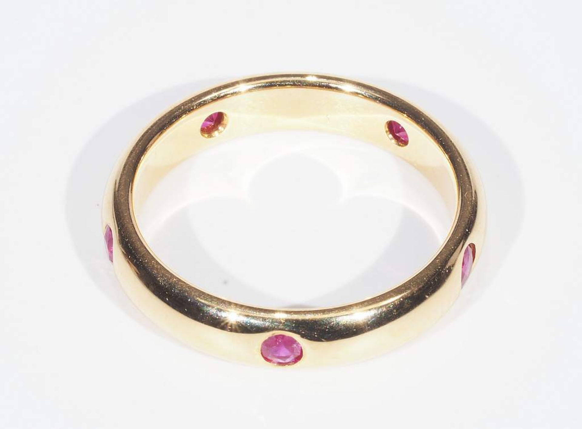 Memoire-Ring, CARTIER Paris. Ringschiene besetzt mit fünf Rubinen, gepunzt: 750 - Cartier - 1992 - - Image 4 of 8