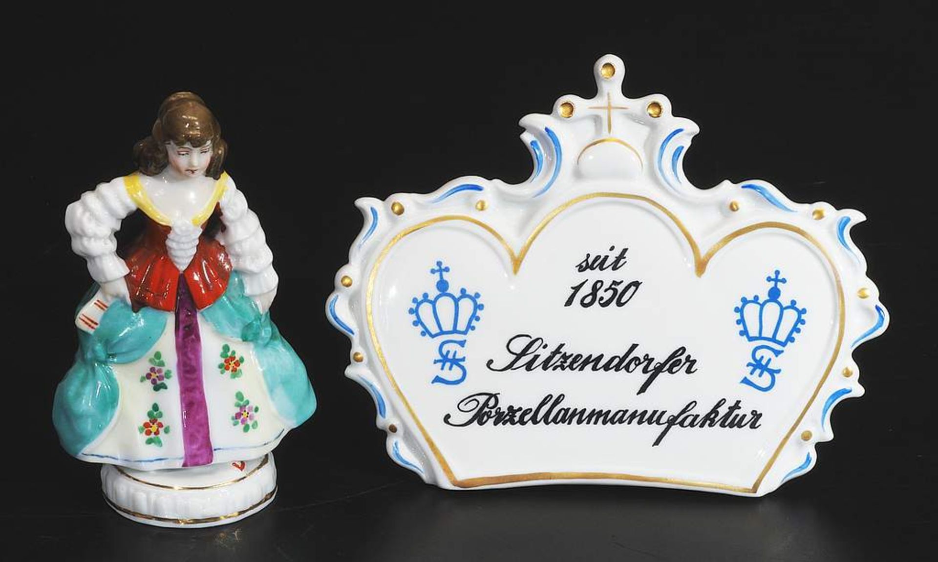 ) Kleine Figurine '"Rokokodame". Sitzendorfer Porzellan, 20. Jahrhundert, farbig staffiert, Höhe c - Image 2 of 5