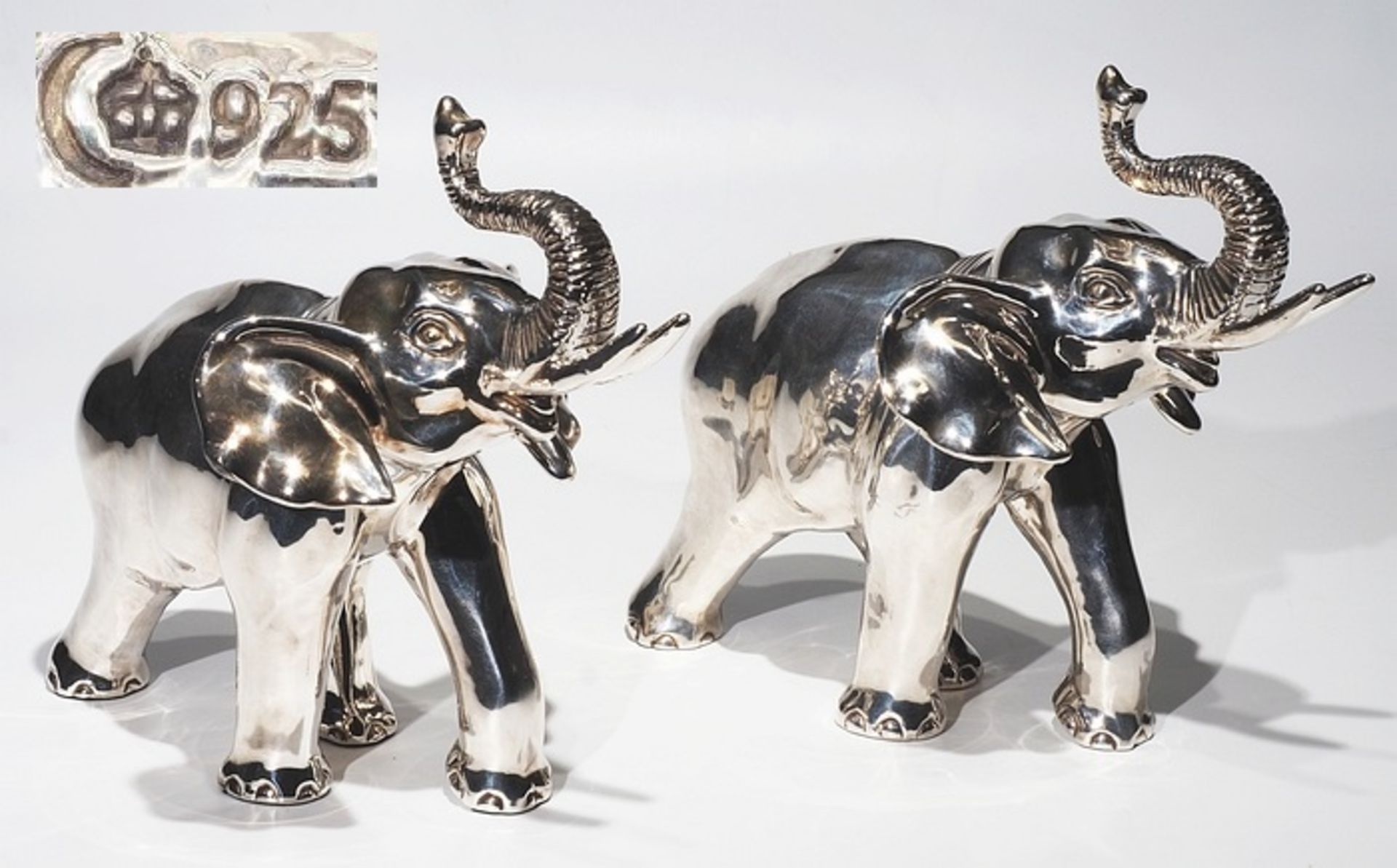 Paar "Baby"-Elefanten. 925er Sterlingsilber, num. 85/2500 und num. 245/2500. Natuaralistisch ausg