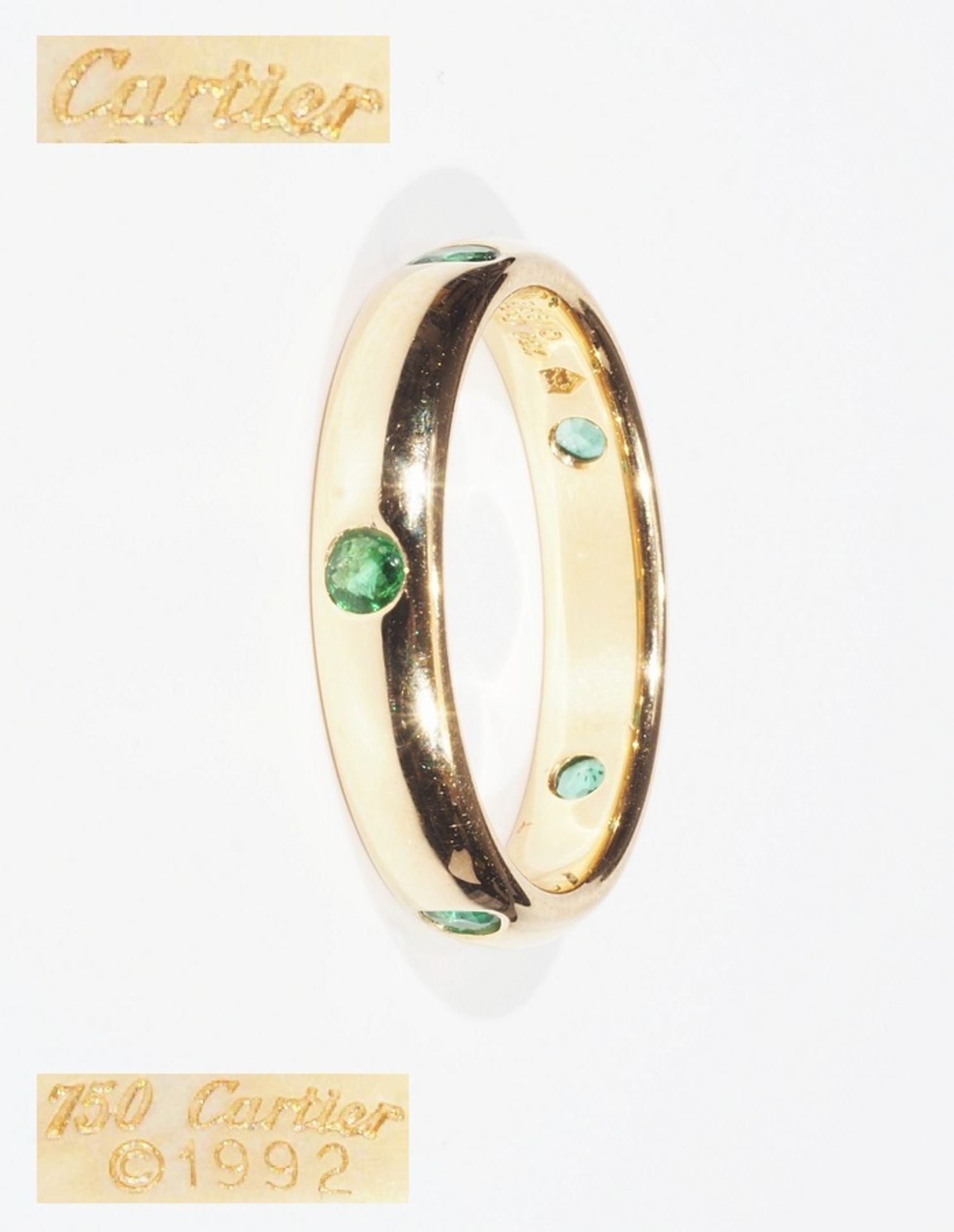 Memoire-Ring, CARTIER Paris. Ringschiene besetzt mit fünf Smaragden, gepunzt: 750 - Cartier - 1992