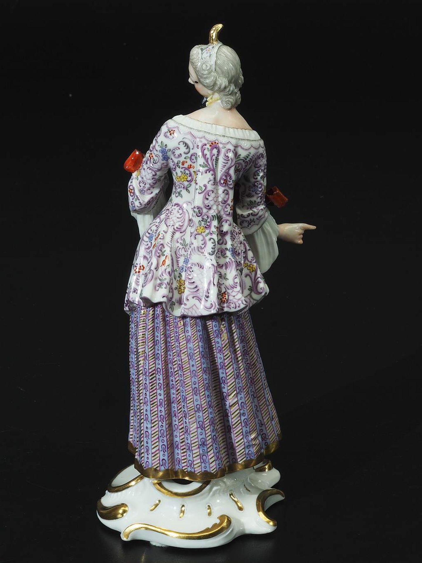 LUCINDA, Figurine der Commedia dell'Arte. NYMPHENBURG, 1. Hälfte 20. Jahrhundert. - Image 4 of 8