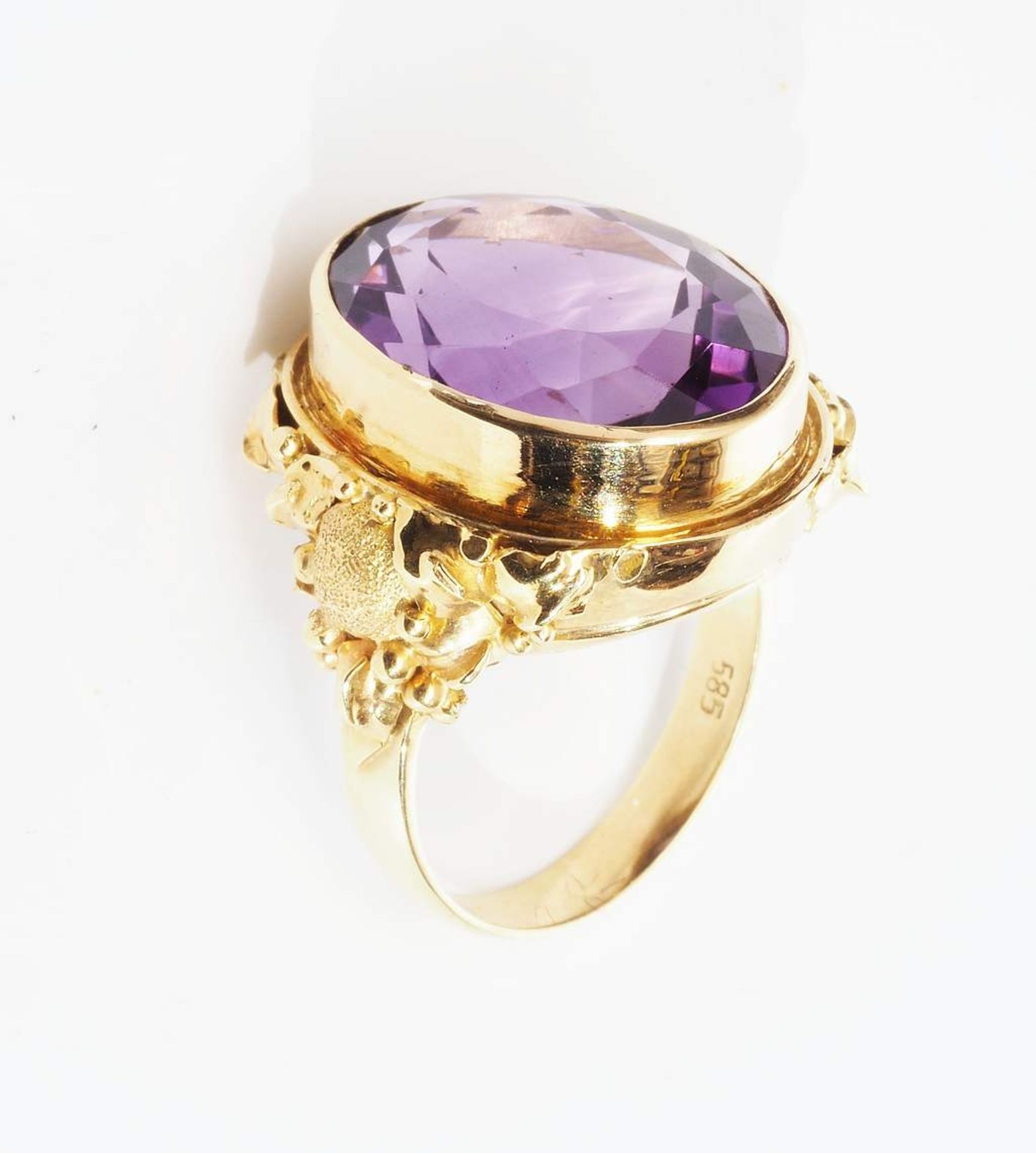 Ring mit Amethyst.