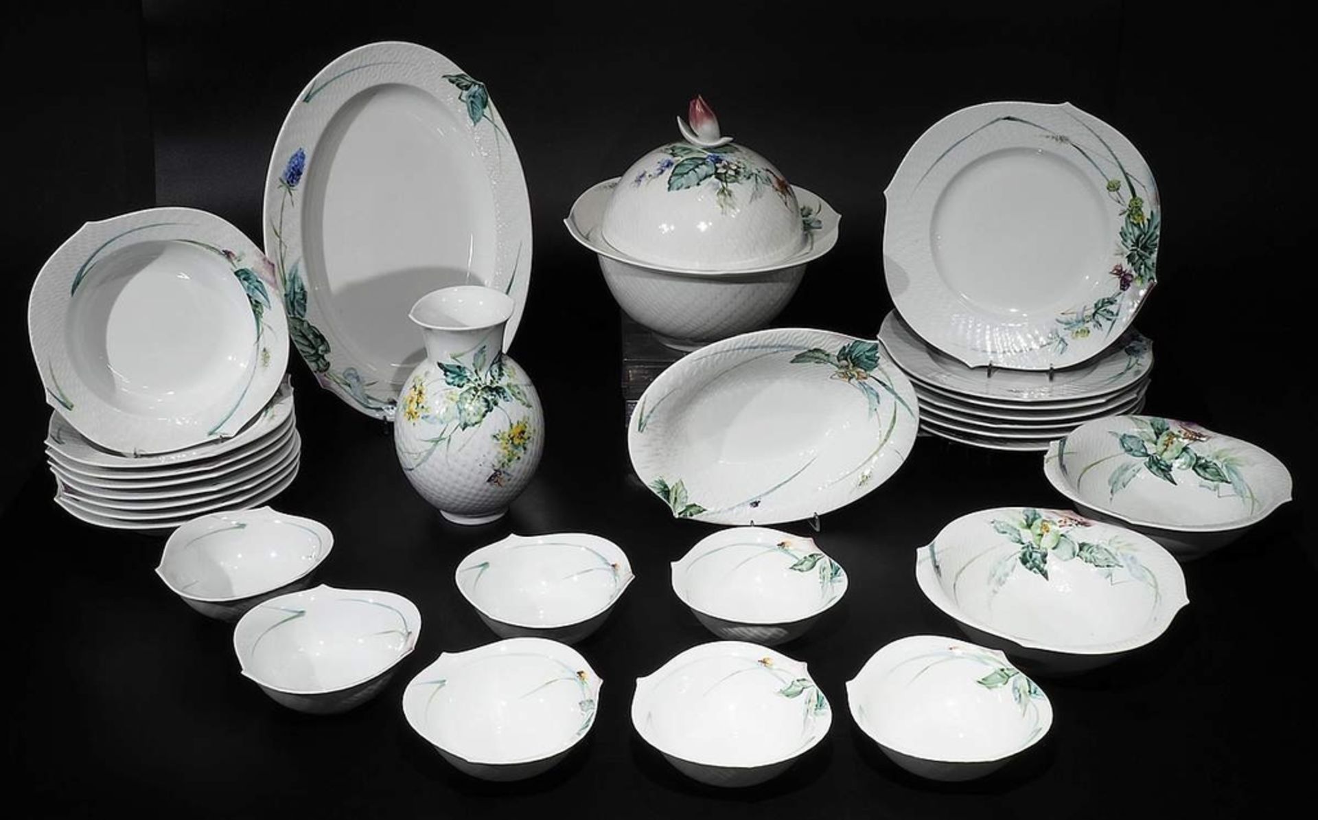 MEISSEN Speiseservice, "Wellenspiel", Dekor '"Waldflora mit Insekten".