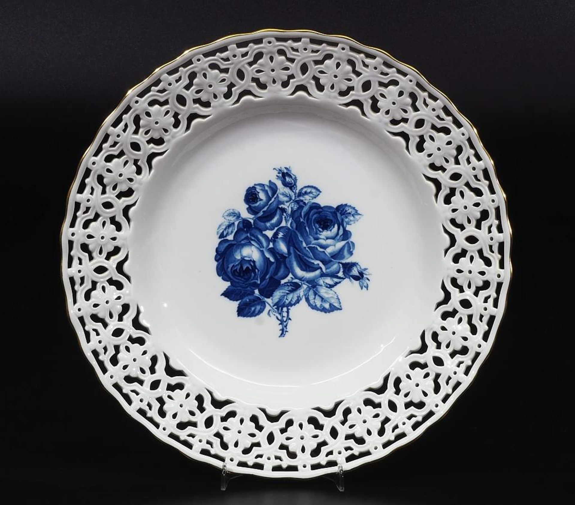 Zierschale, leicht gemuldet. MEISSEN 1980, 1. Wahl. Dekor 'blaue Rose".