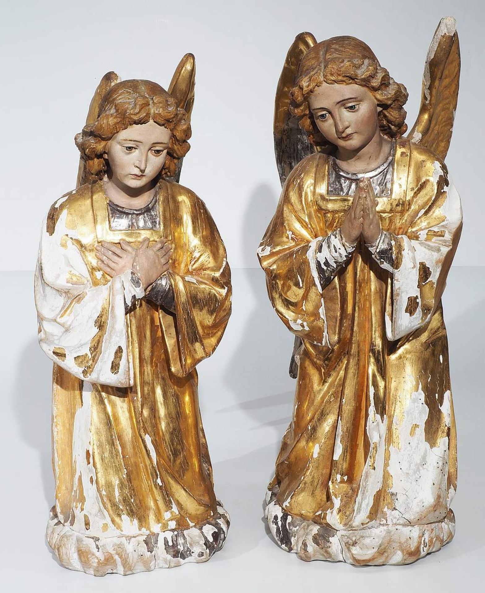 Zwei geflügelte Engel, jeweils knieend. - Image 2 of 6