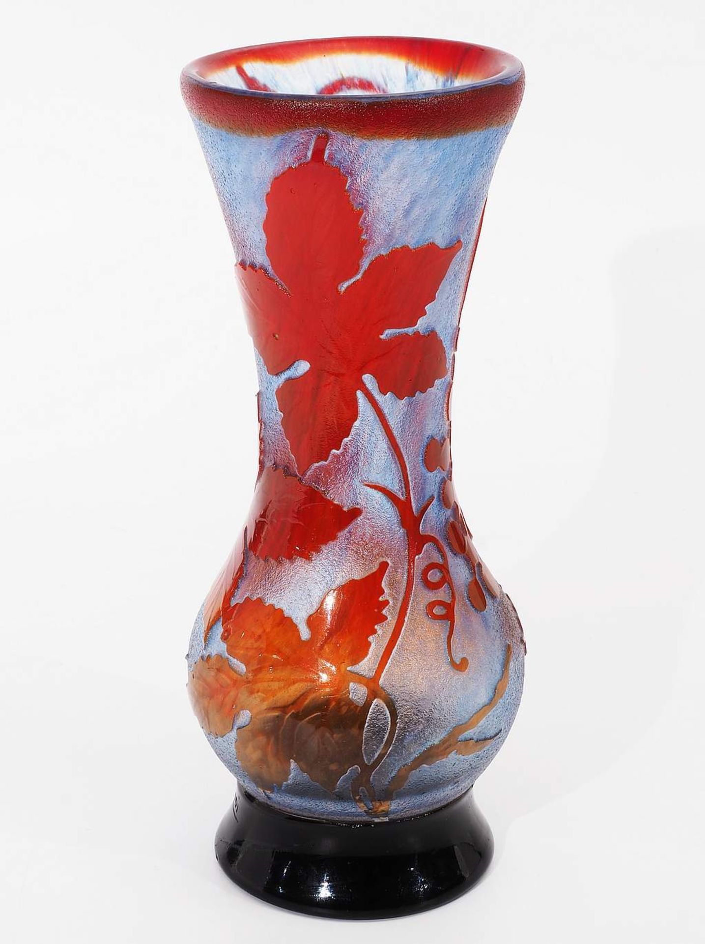 Jugendstil Vase mit erhabenem Weinlaubdekor - Image 2 of 7