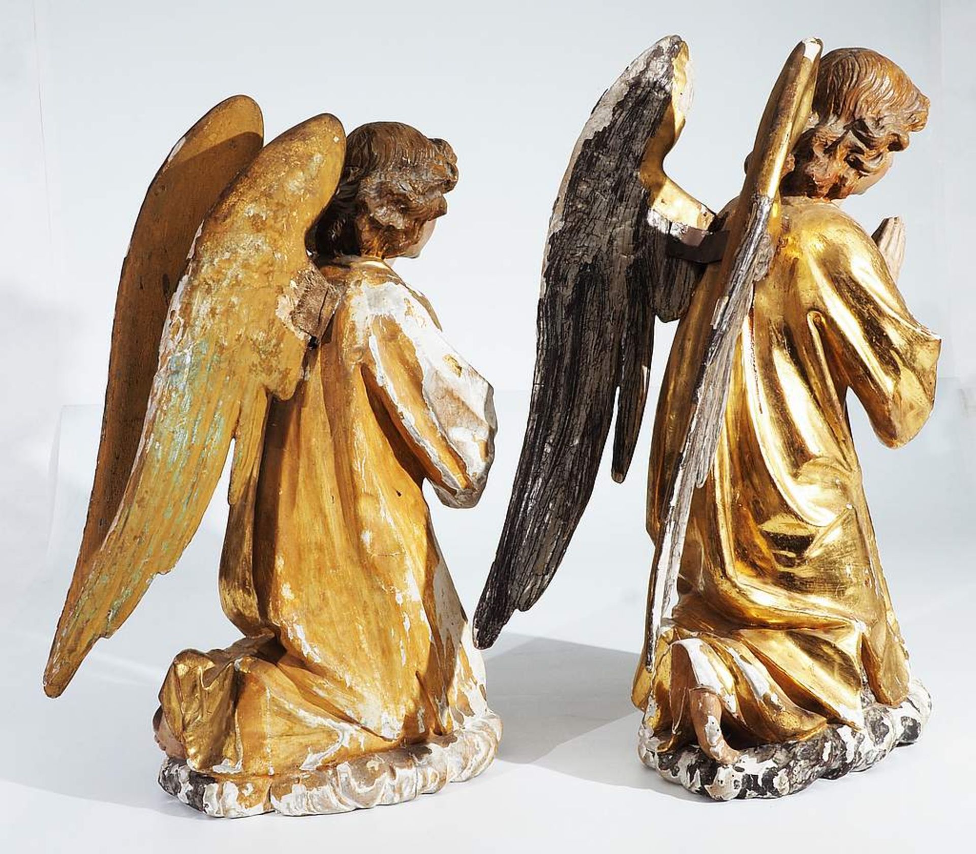 Zwei geflügelte Engel, jeweils knieend. - Image 4 of 6