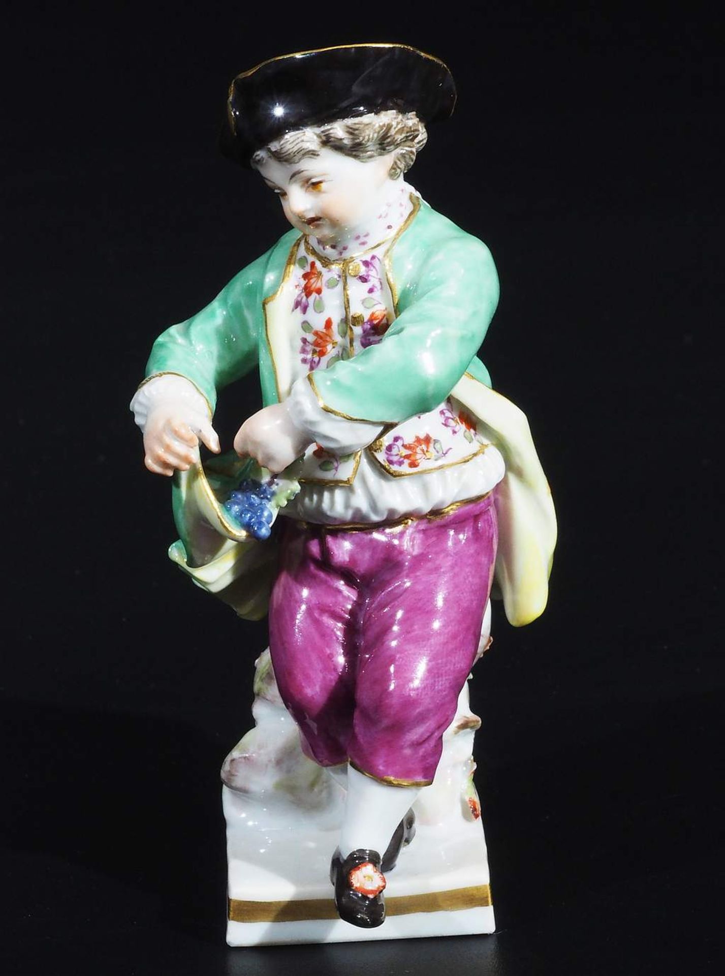 Gärtnerkind mit Trauben. MEISSEN nach 1860 - 1924, 1. Wahl. Modell Nr. G 8. - Image 2 of 7