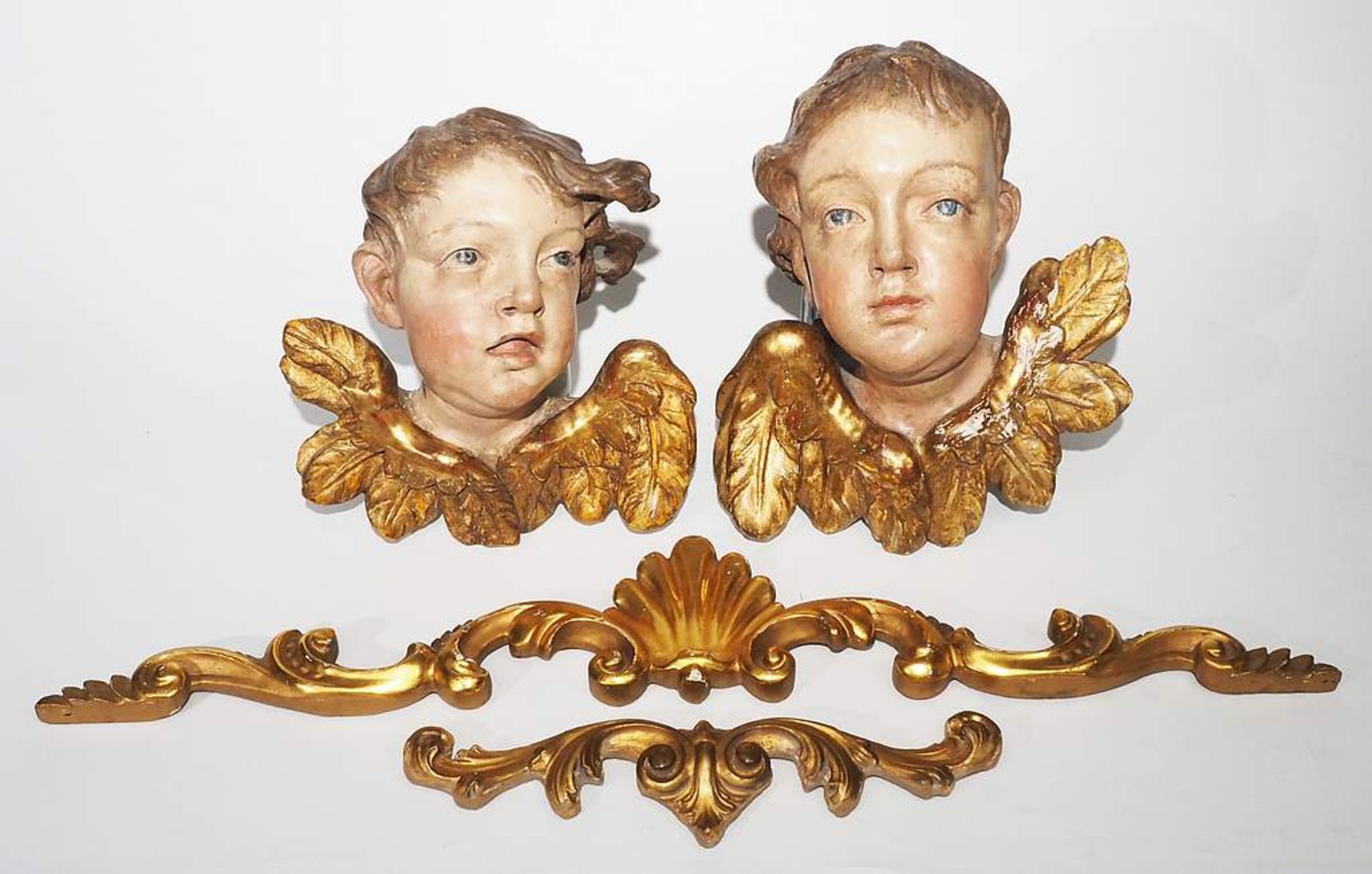 Paar geflügelte Engelköpfe, wohl 18./19. Jahrhundert. - Bild 2 aus 6