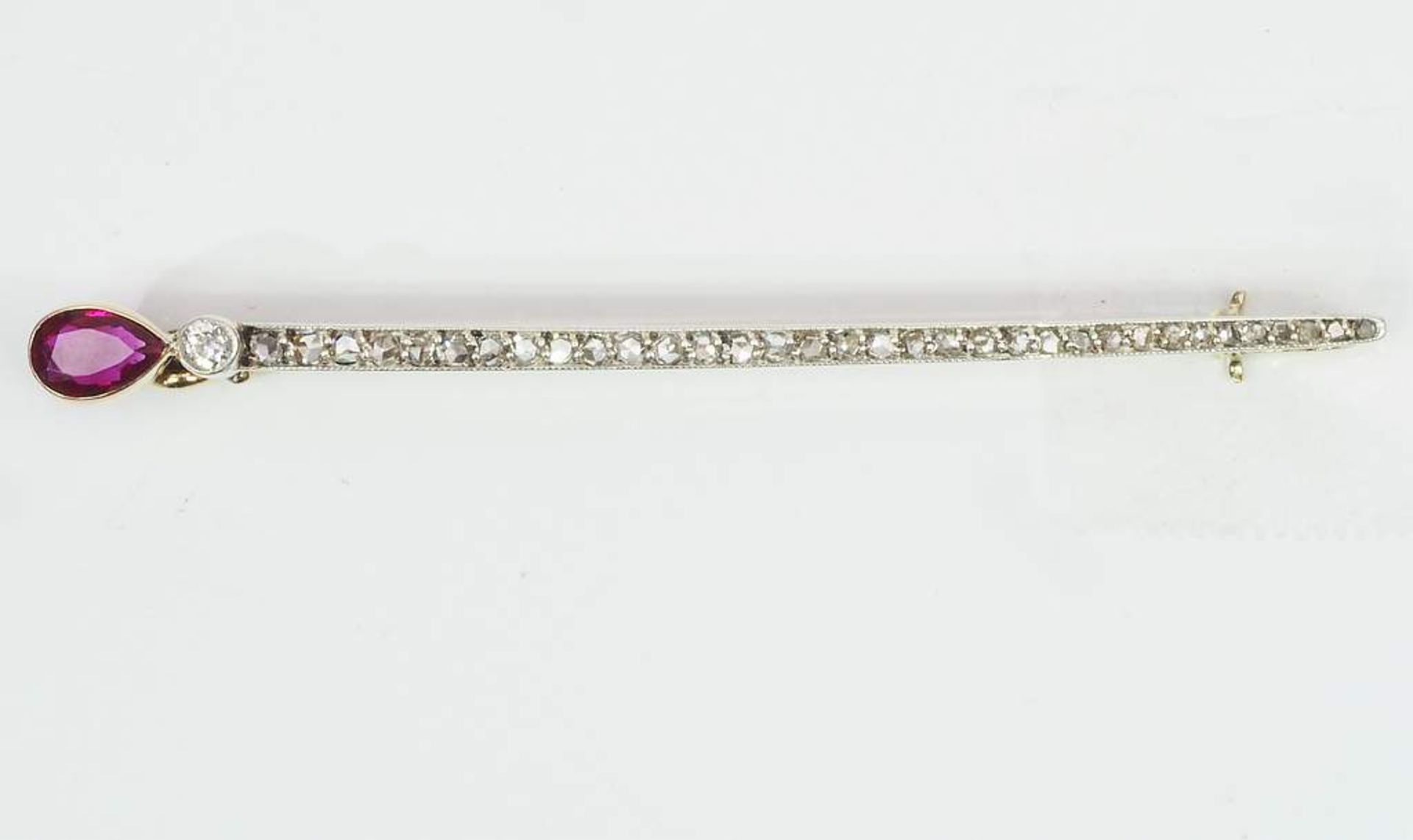 Antike Brosche mit Diamanten und Rubin (antik). - Bild 2 aus 6