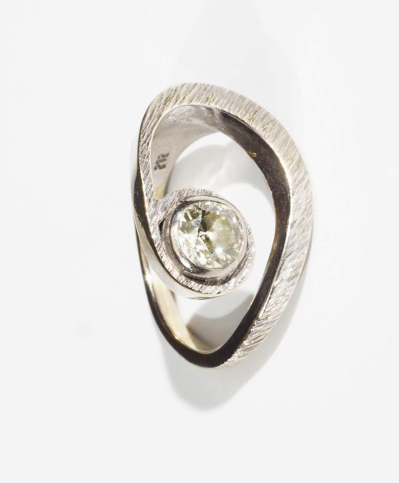 Weißgoldring mit einem Altschliff-Diamant, ca. 0,50 ct. getönt/si. - Bild 2 aus 6