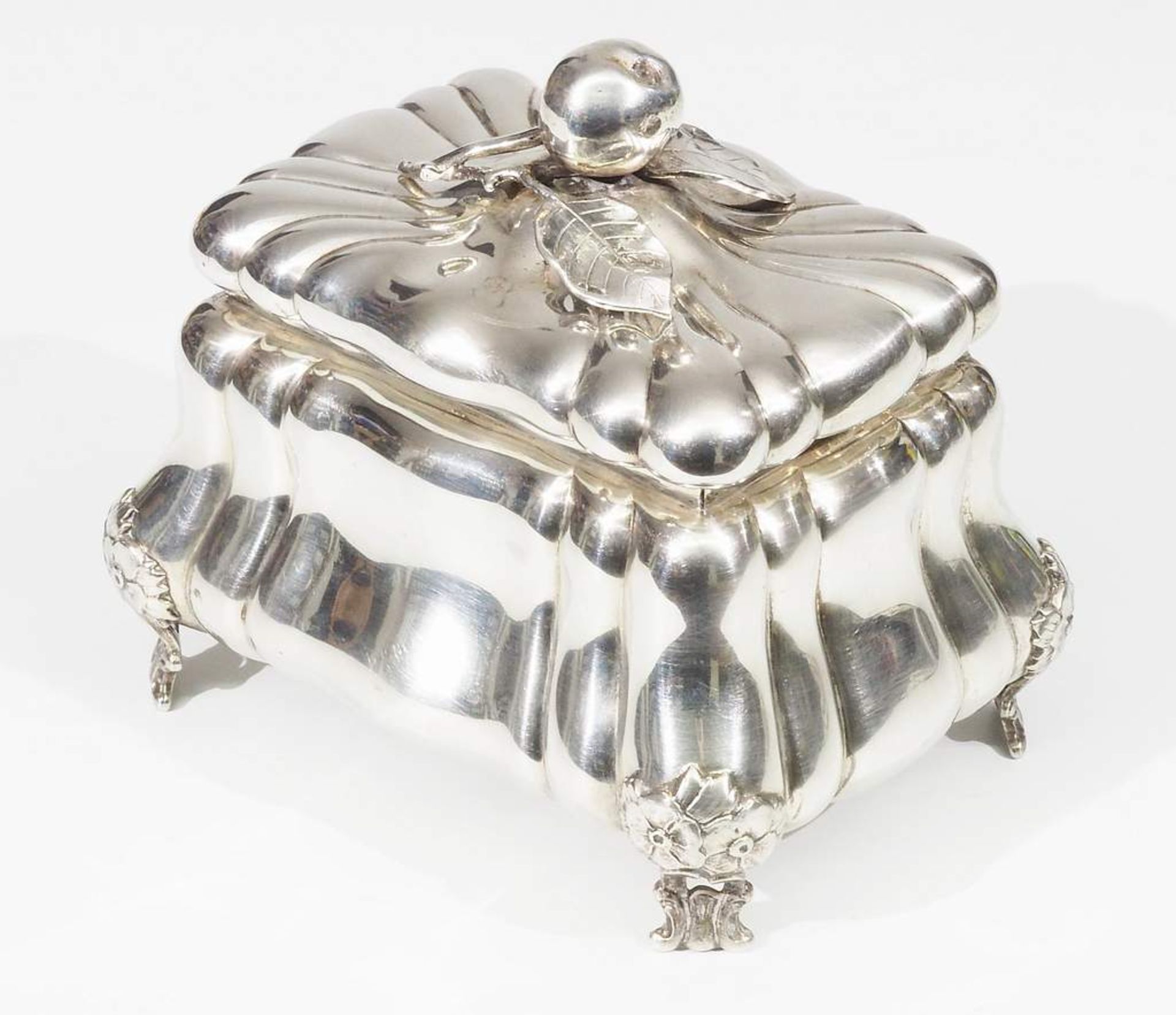 Zuckerdose, wohl Österreich 19./20. Jahrhundert. 800er Silber, innen Reste einer Vergoldung. - Image 3 of 6