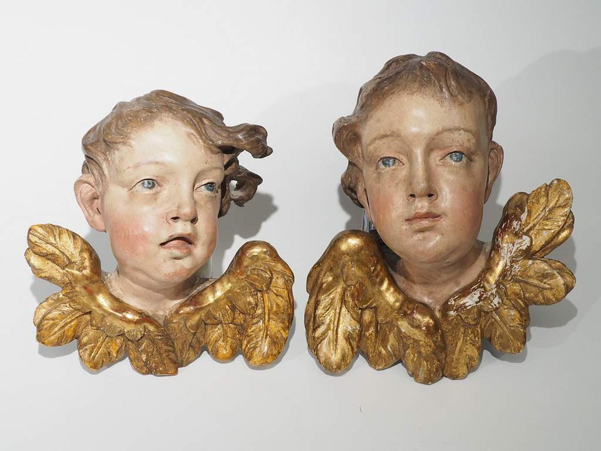Paar geflügelte Engelköpfe, wohl 18./19. Jahrhundert. - Bild 4 aus 6