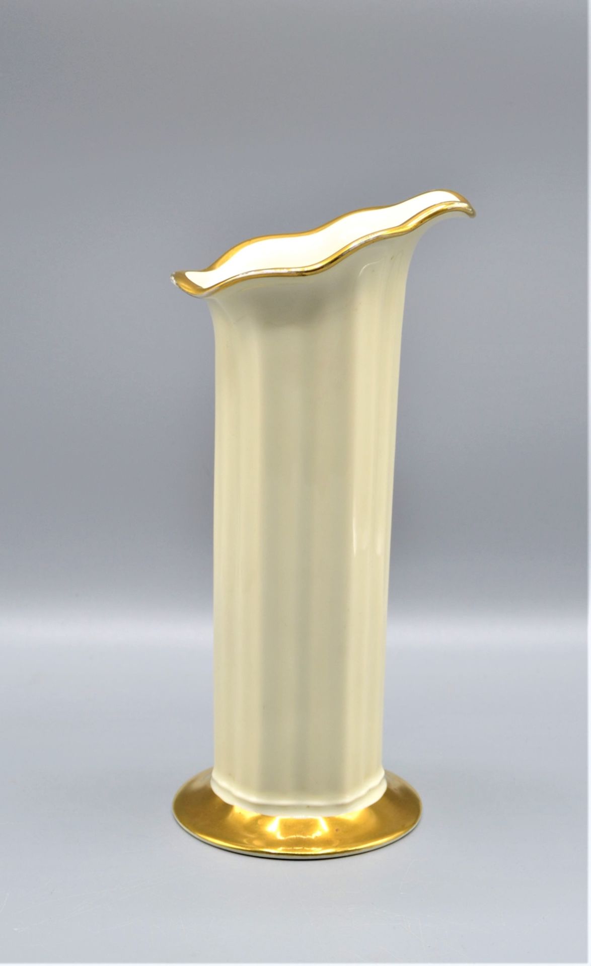 Vase Rosenthal Porzellan echt Elfenbein Vergoldung oben berieben, ca. 22cm